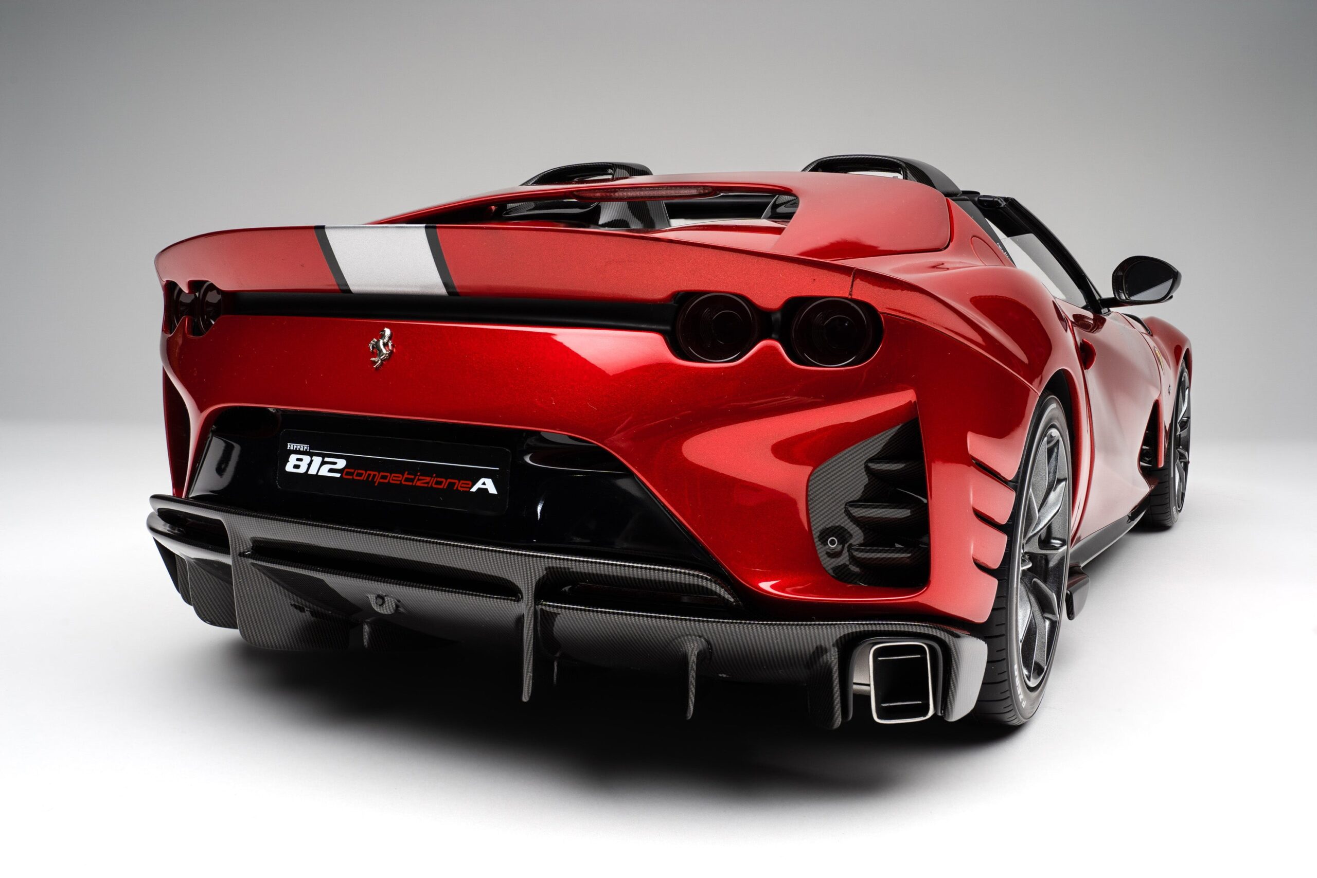 Amalgam Ferrari 812 Competizione A (2021) - Rot | 1:8 - 画像22