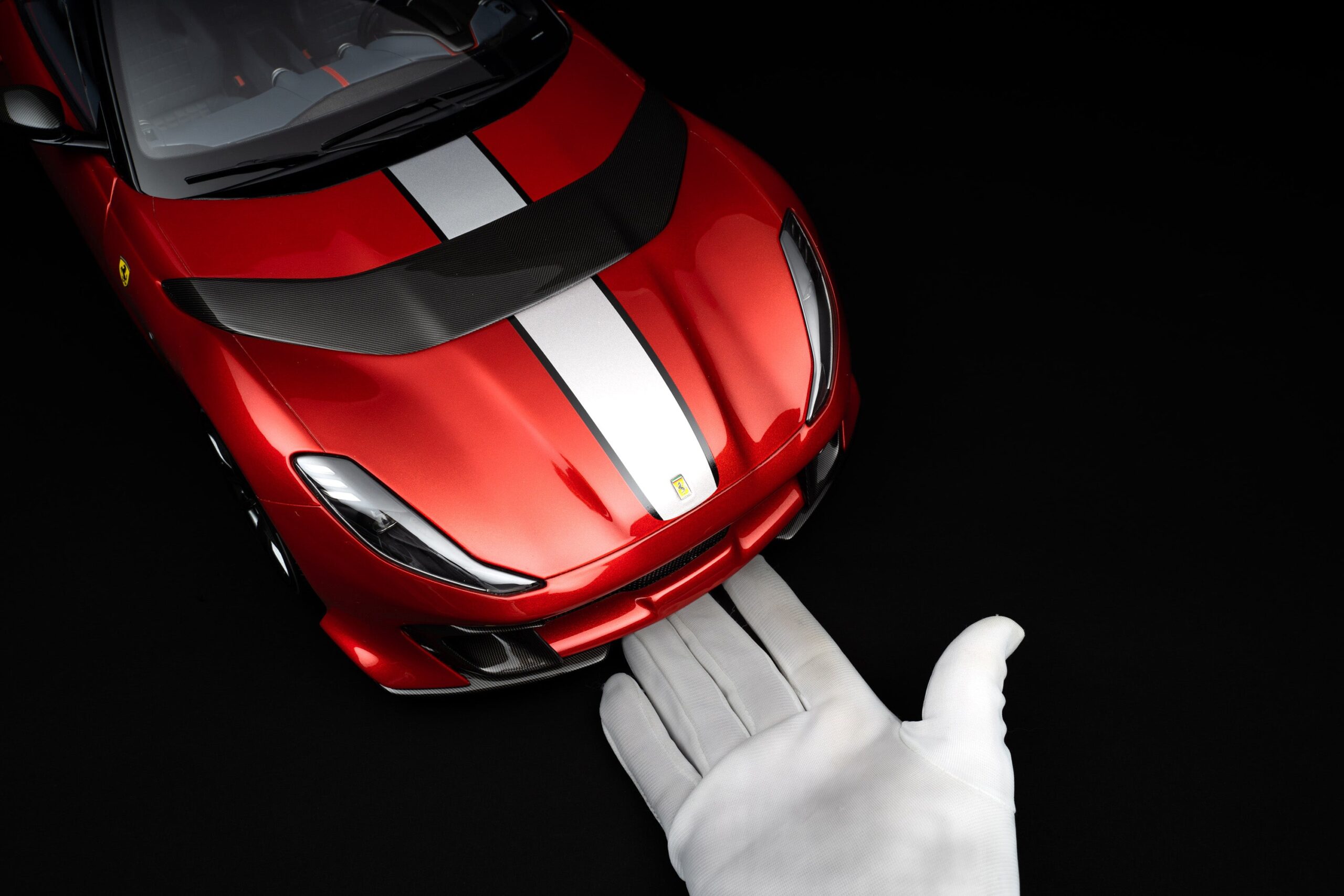 Amalgam Ferrari 812 Competizione A (2021) - Rot | 1:8 - 画像3