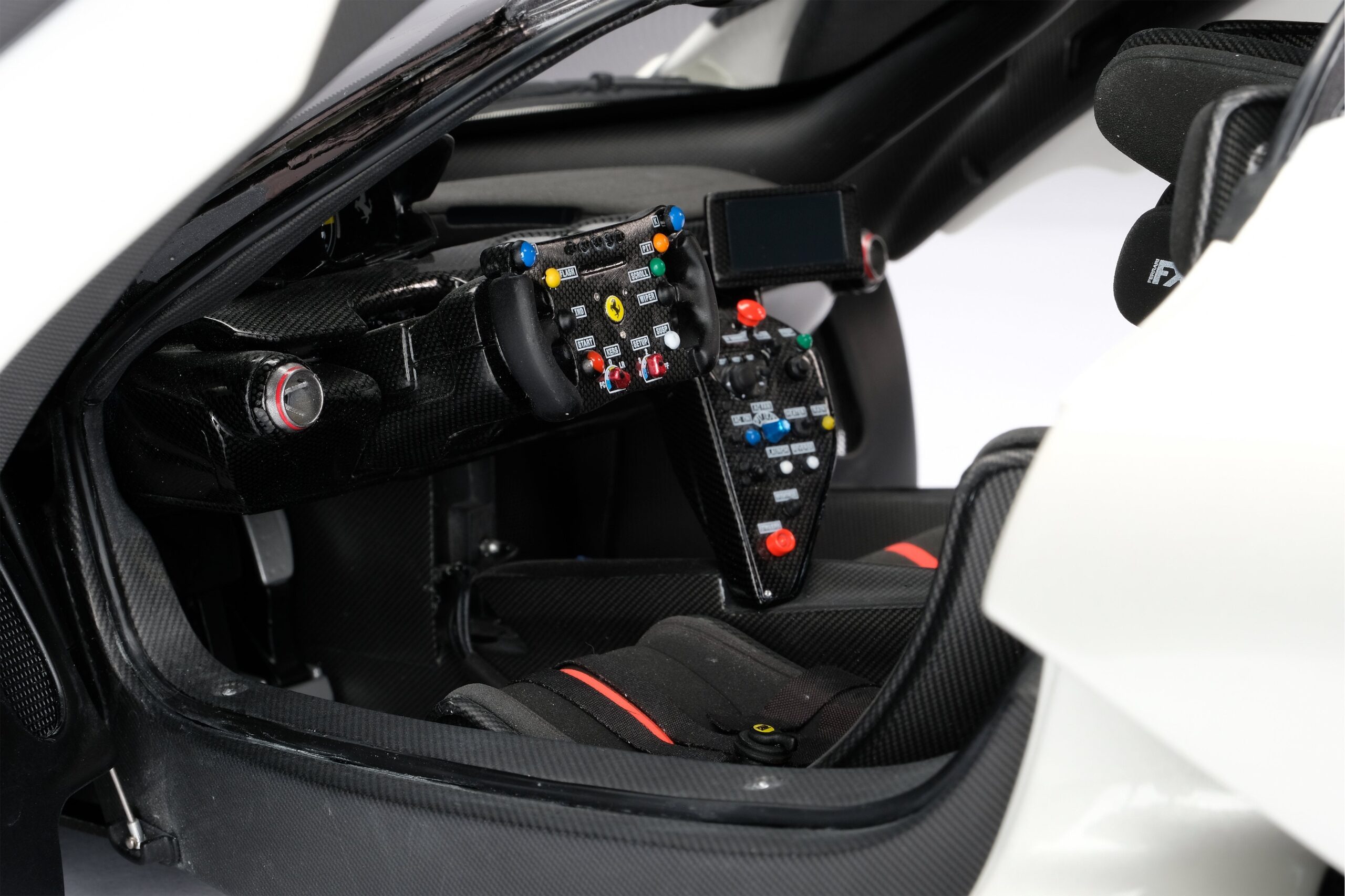 Amalgam Ferrari FXX K Evo (2017) - Weiß | 1:8 - 画像12
