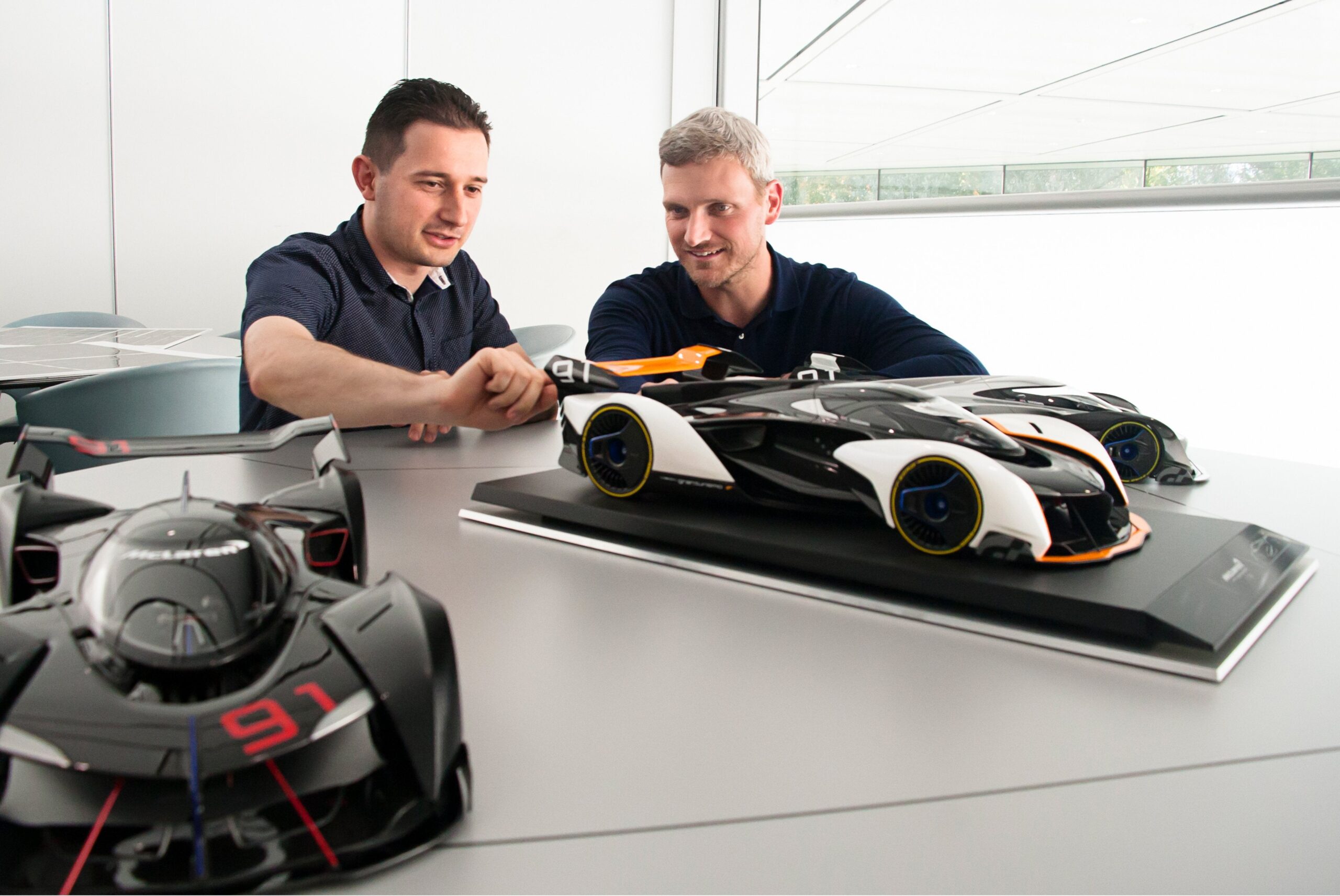 Amalgam McLaren Ultimate Vision Gran Turismo (2017) Signed Edition - Mehrfarbig | 1:8 - Image 5