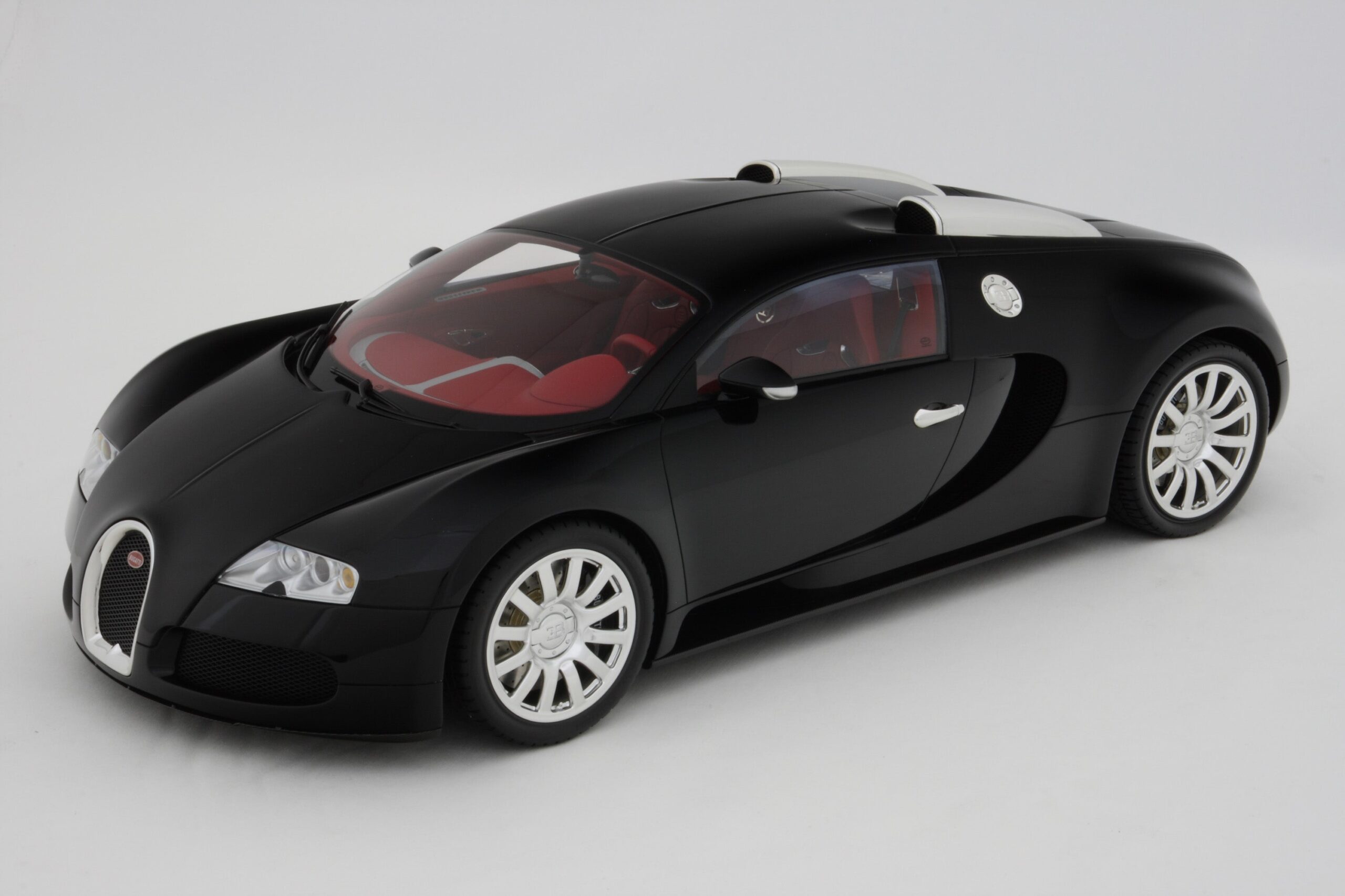 Amalgam Bugatti Veyron (2005) - Schwarz/Rot | 1:8 - 画像9