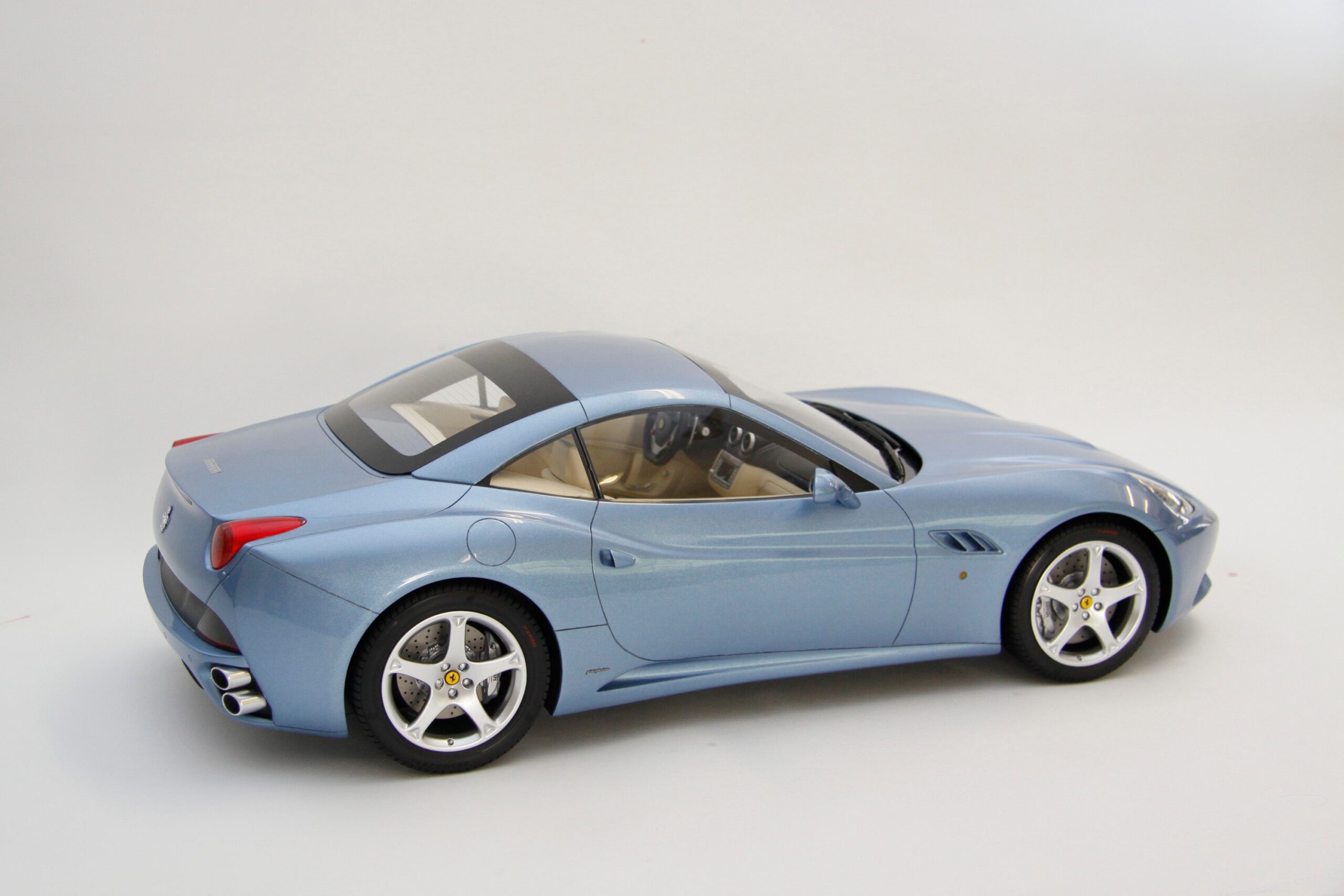Amalgam Ferrari California (2008) - Rot, Blau | 1:8 - Image 17