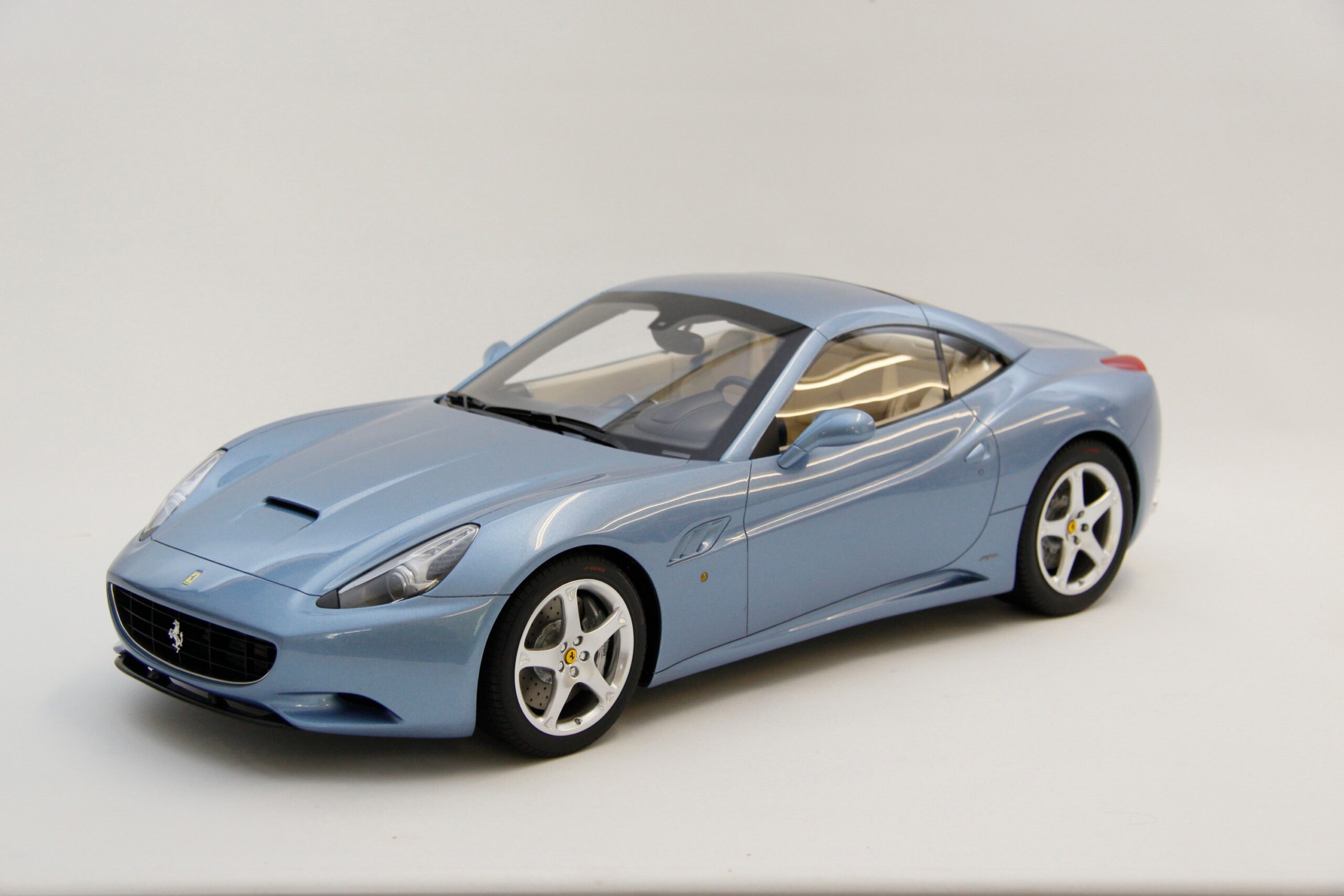 Amalgam Ferrari California (2008) - Rot, Blau | 1:8 - Image 19
