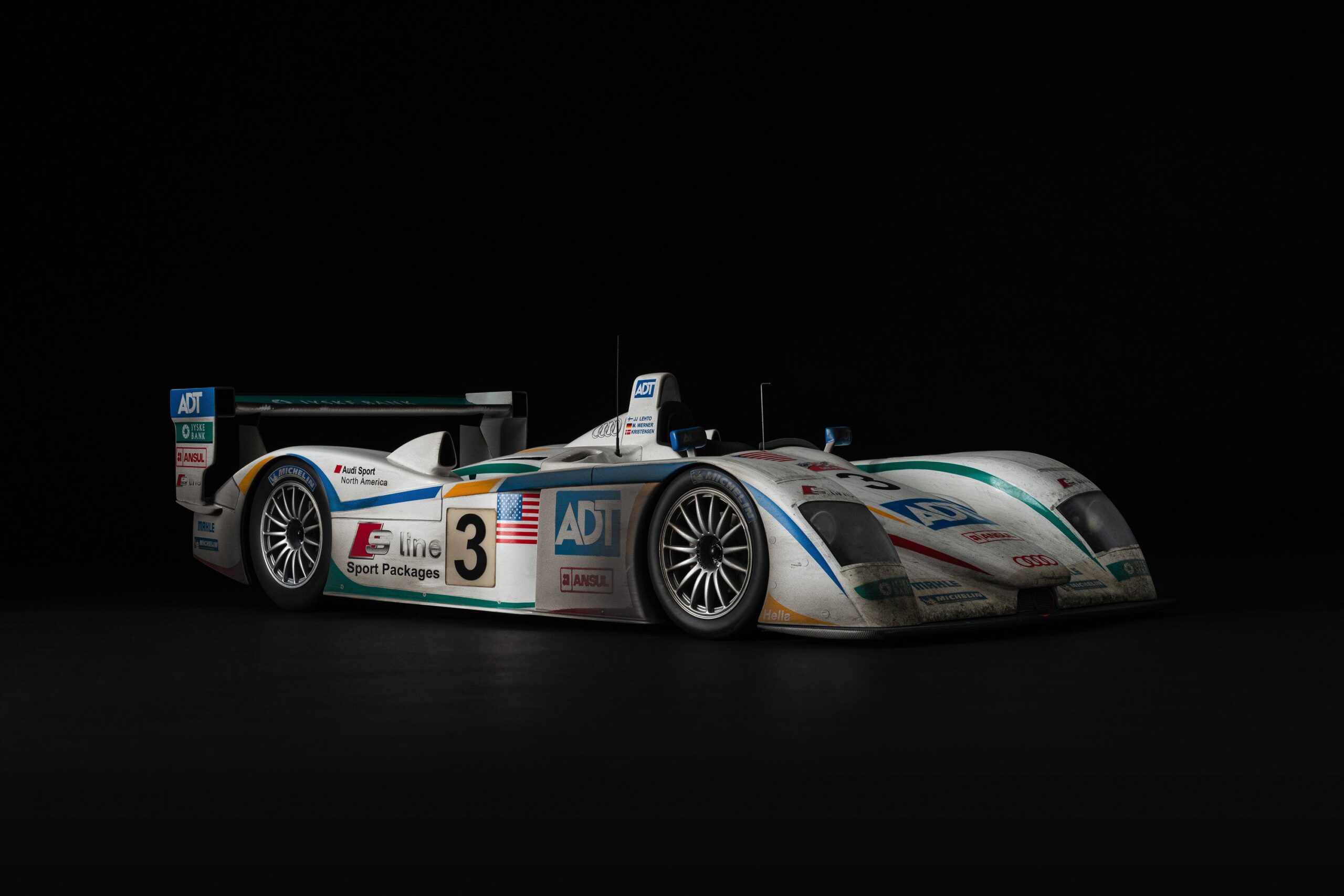 Amalgam Audi R8 2005 Le Mans Winner #3 Race Weathered | 1:8
