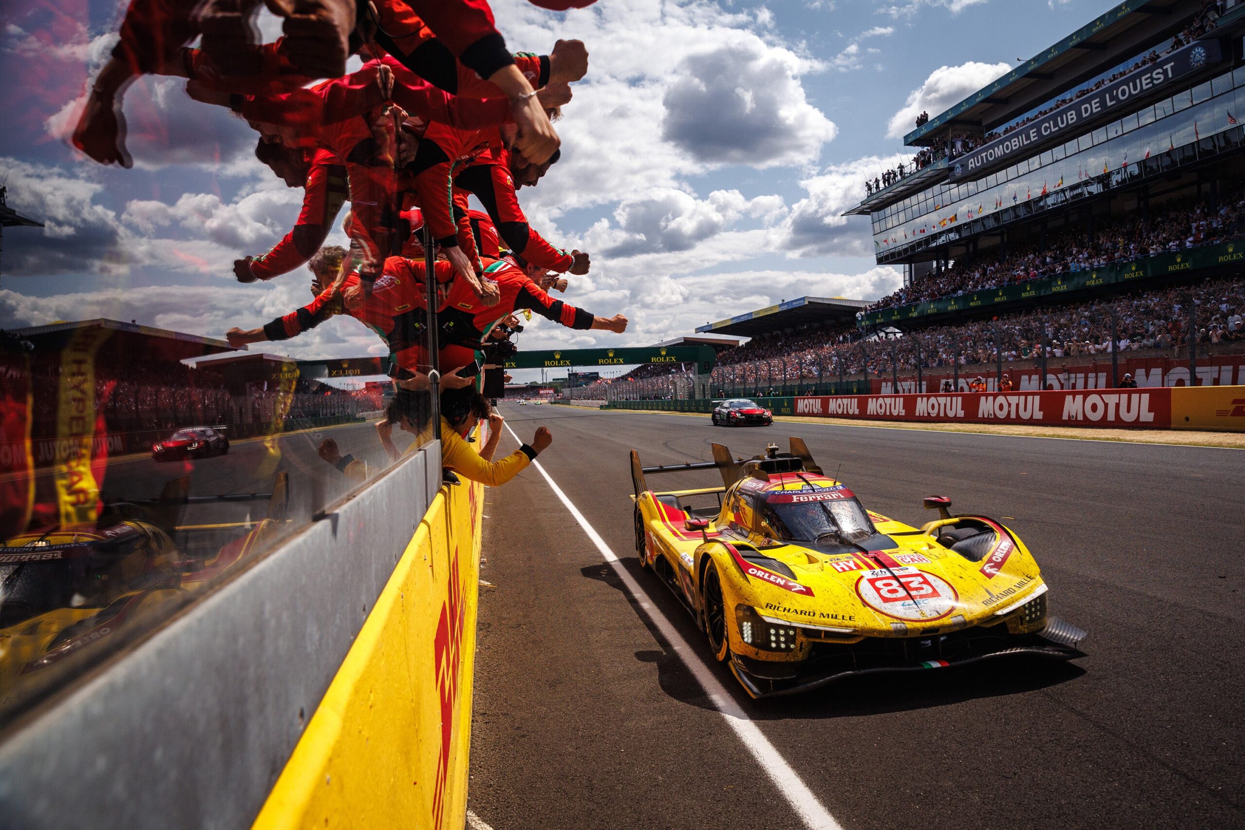 Amalgam Ferrari 499P 2025 Le Mans Winner #83 - Gelb | 1:18 - Imagen 5