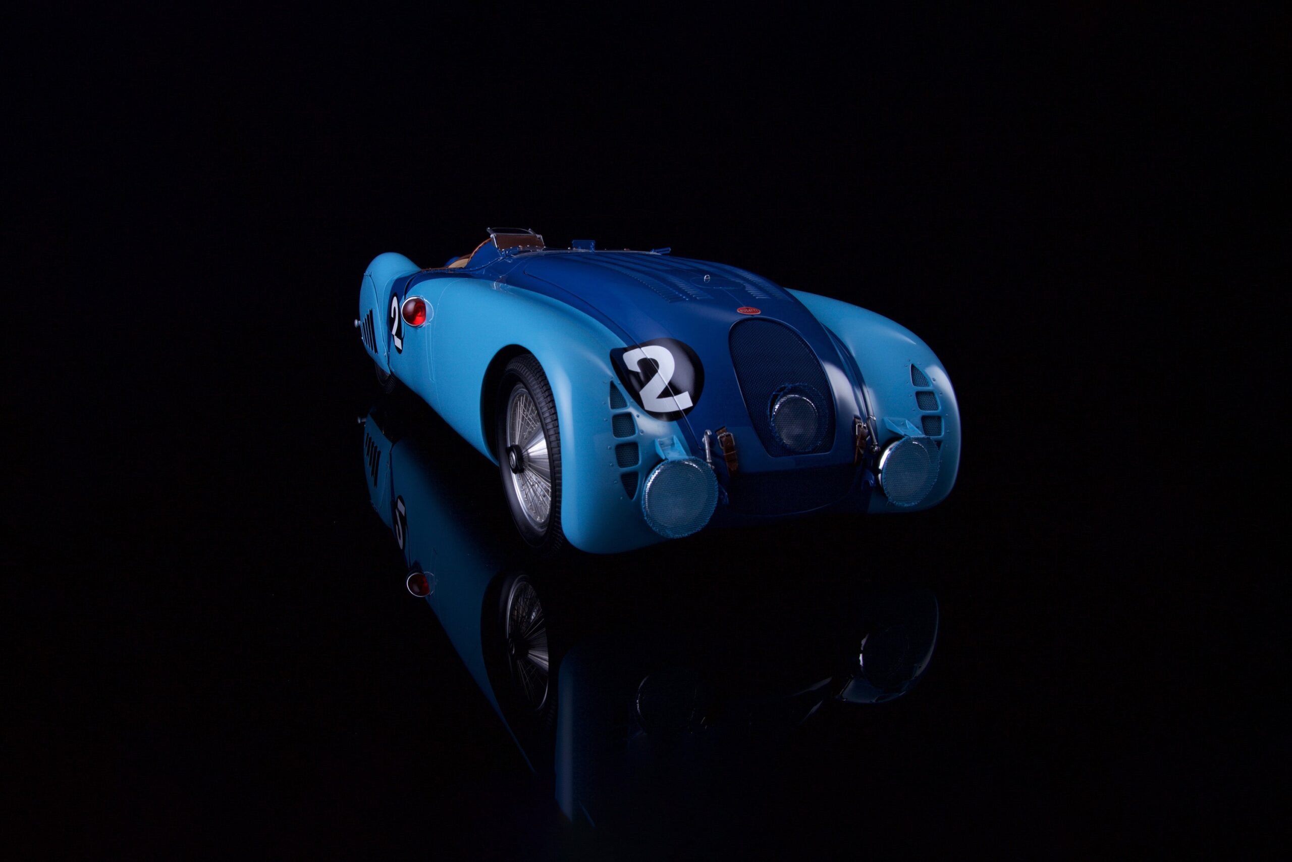 Amalgam Bugatti Type 57G "Tank" 1937 Le Mans Winner - Blau | 1:8 - 画像2