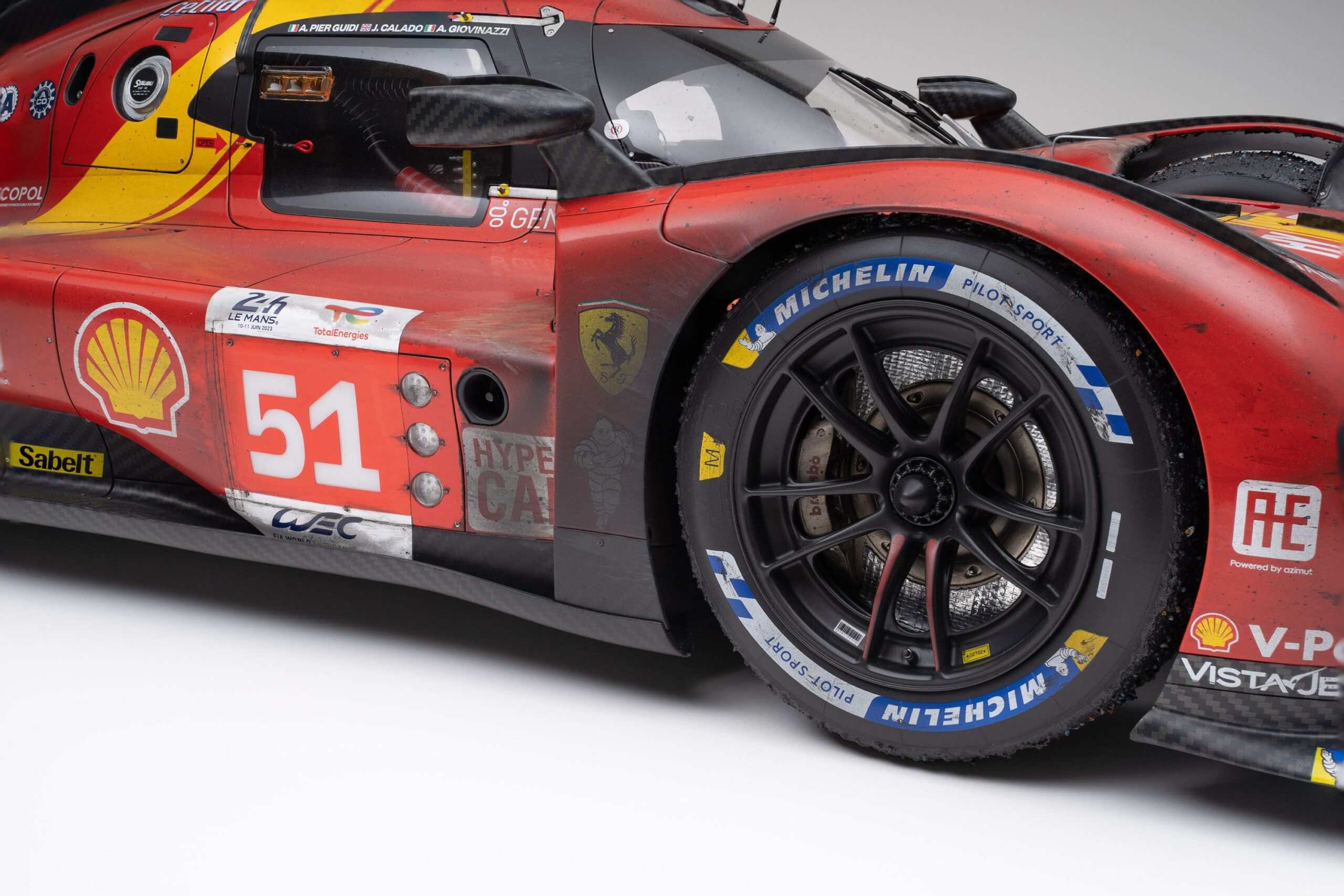 Amalgam Ferrari 499P 2023 Le Mans Winner Race Weathered - Rot | 1:5 - Imagen 7