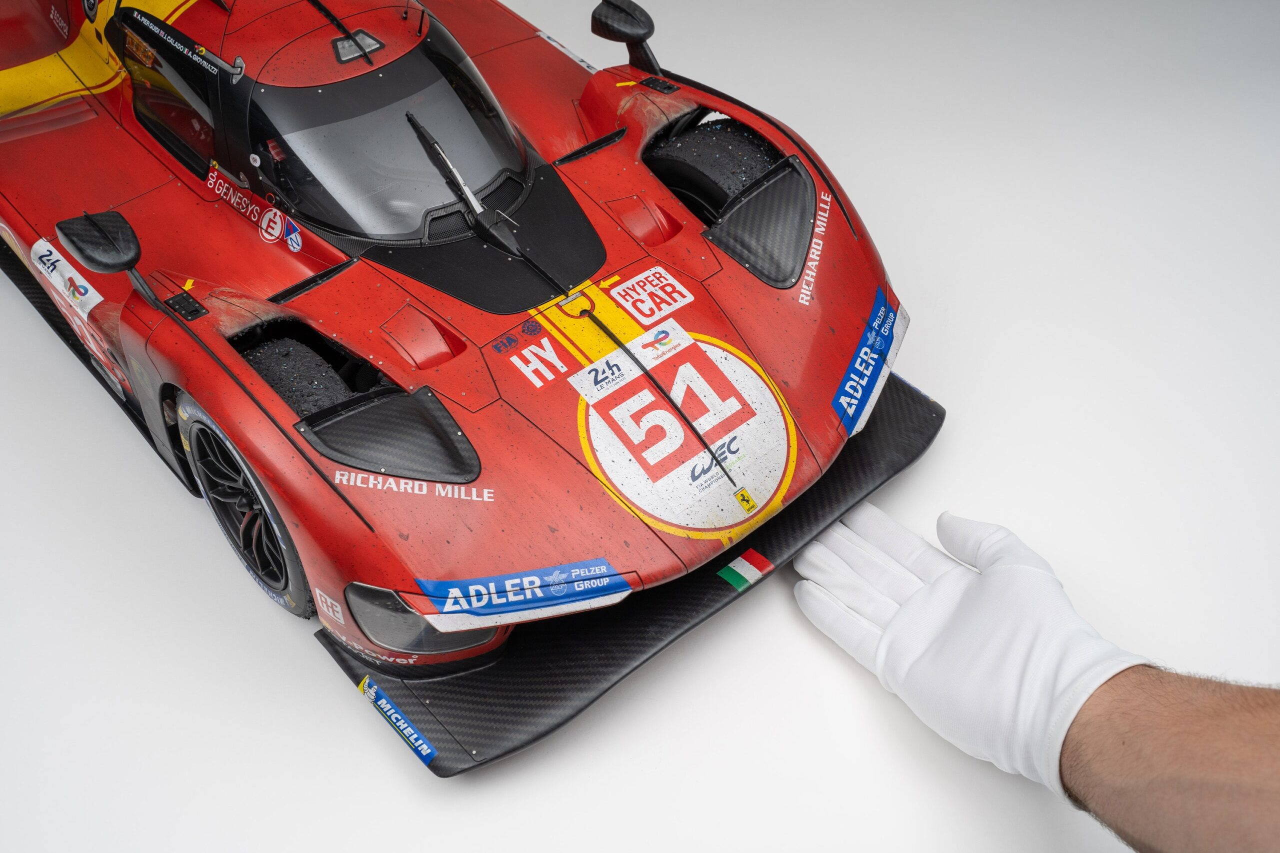 Amalgam Ferrari 499P 2023 Le Mans Winner Race Weathered - Rot | 1:5 - Imagen 5