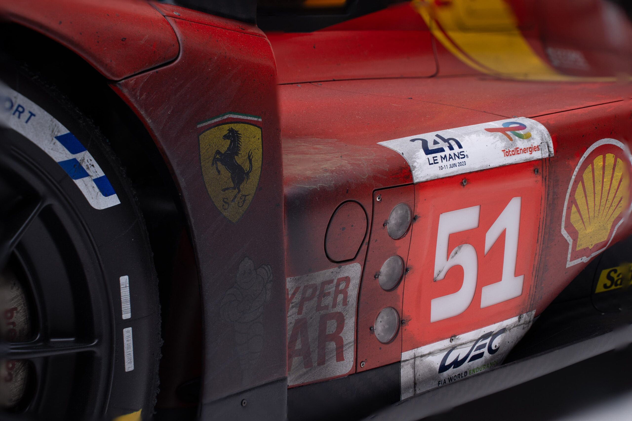 Amalgam Ferrari 499P 2023 Le Mans Winner Race Weathered - Rot | 1:5 - Imagen 11