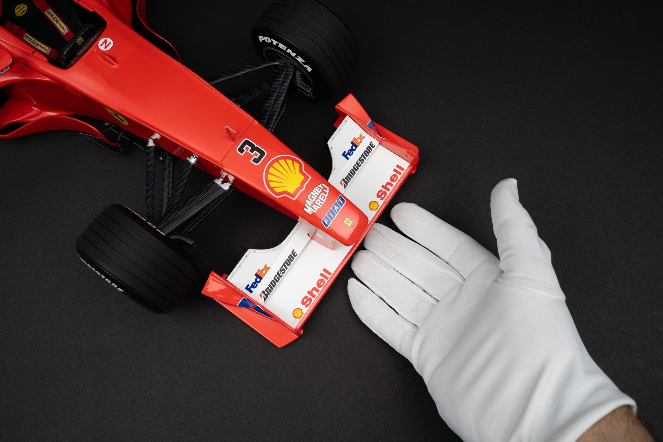 Amalgam Ferrari F1-2000 2000 European Grand Prix (Michael Schumacher) - Rot | 1:8 - 画像3
