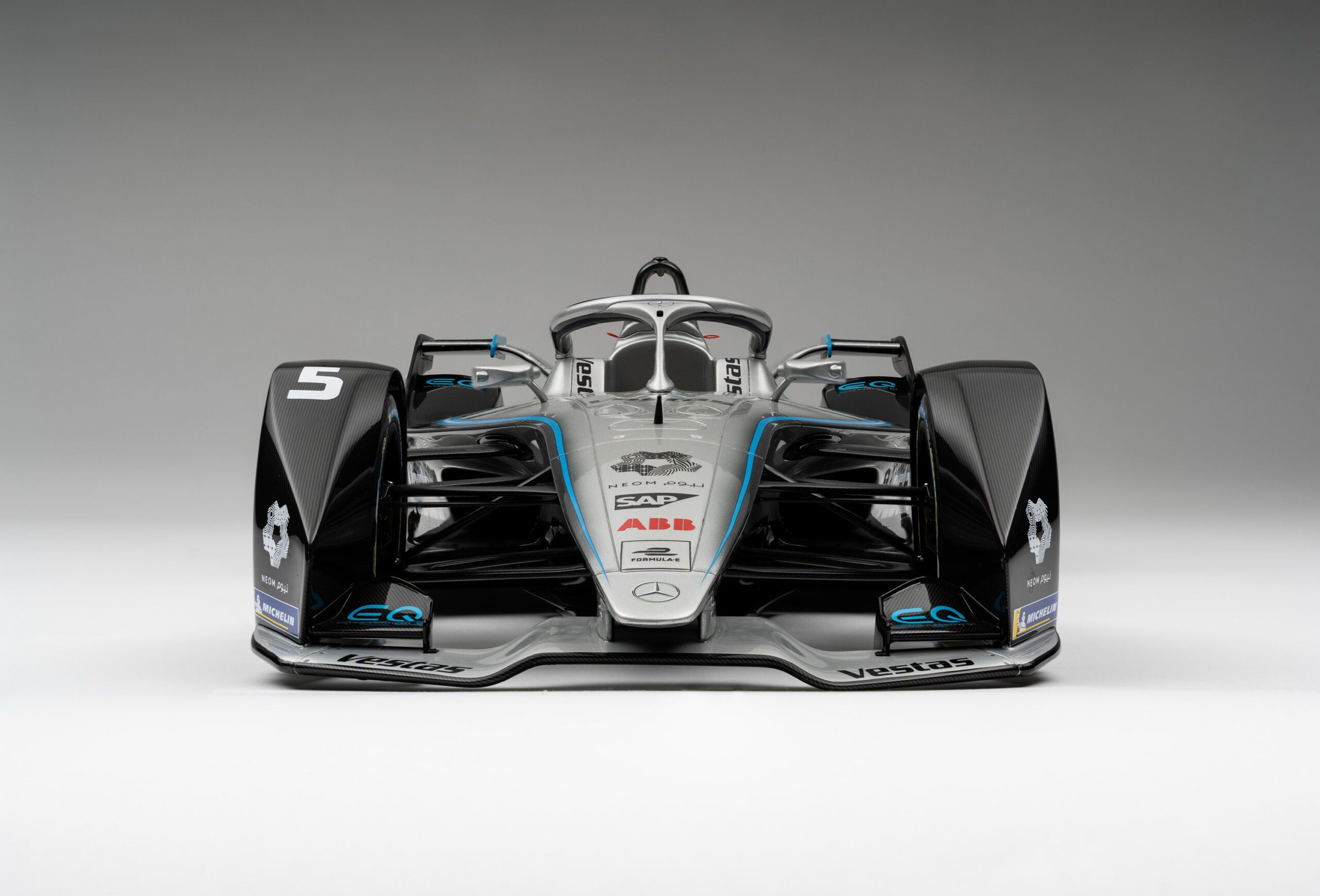 Amalgam Mercedes-Benz EQ Silver Arrow 01 Gen2 Season 6 (2019) - Silber | 1:8 - Image 5