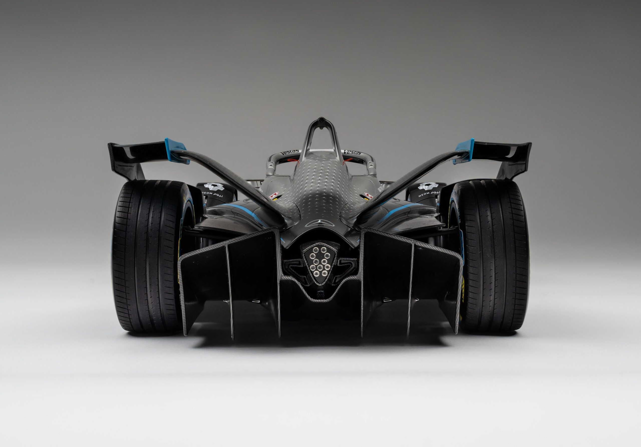 Amalgam Mercedes-Benz EQ Silver Arrow 01 Gen2 Season 6 (2019) - Silber | 1:8 - Image 6