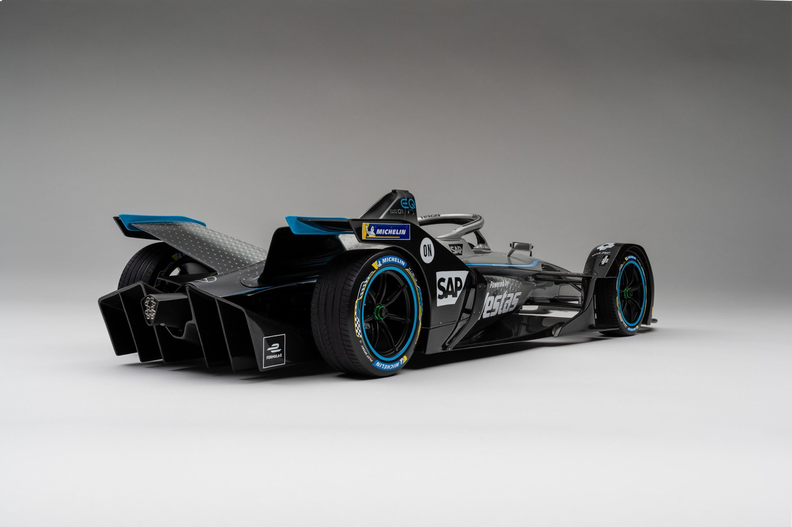 Amalgam Mercedes-Benz EQ Silver Arrow 01 Gen2 Season 6 (2019) - Silber | 1:8 - Image 11