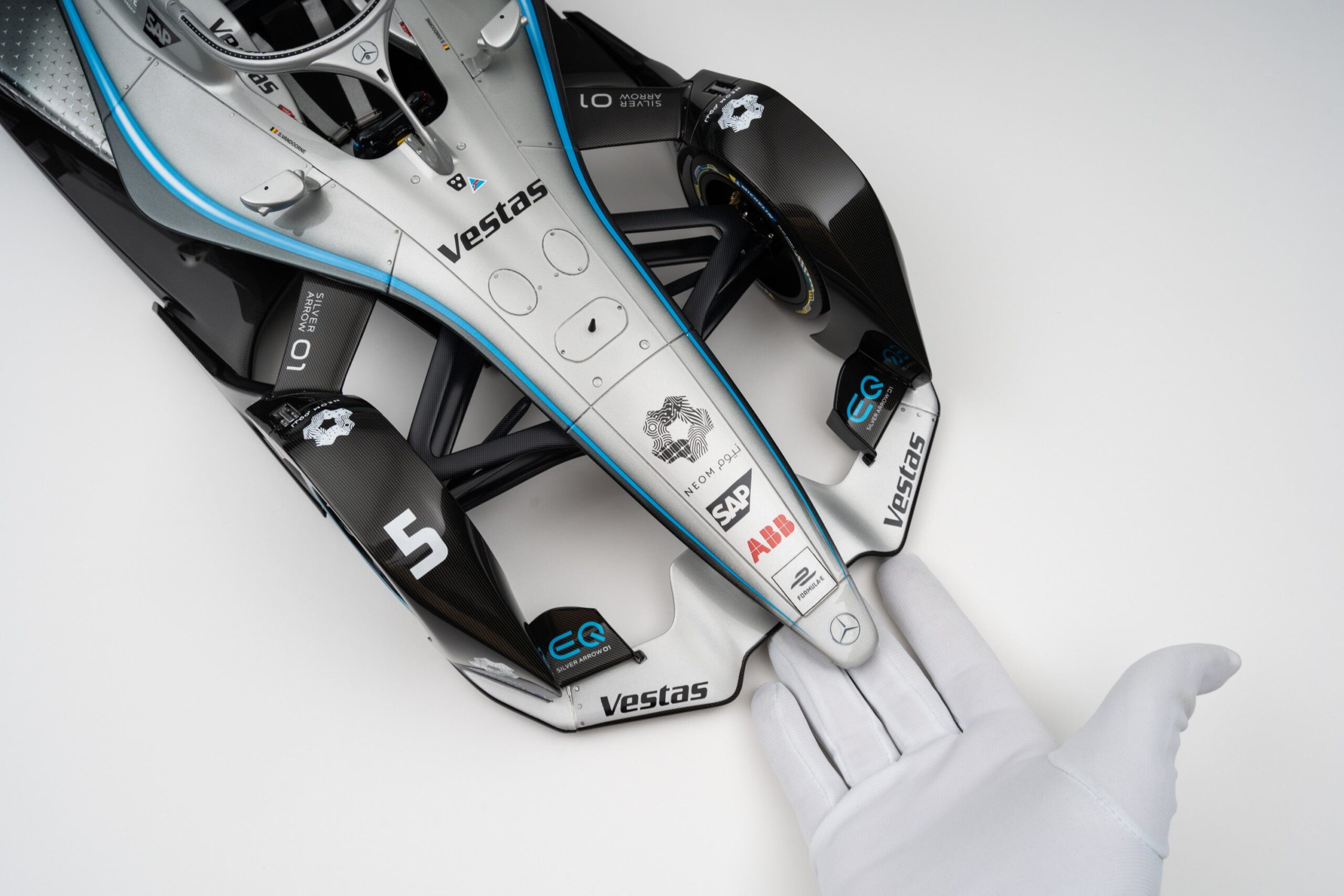 Amalgam Mercedes-Benz EQ Silver Arrow 01 Gen2 Season 6 (2019) - Silber | 1:8 - Image 3
