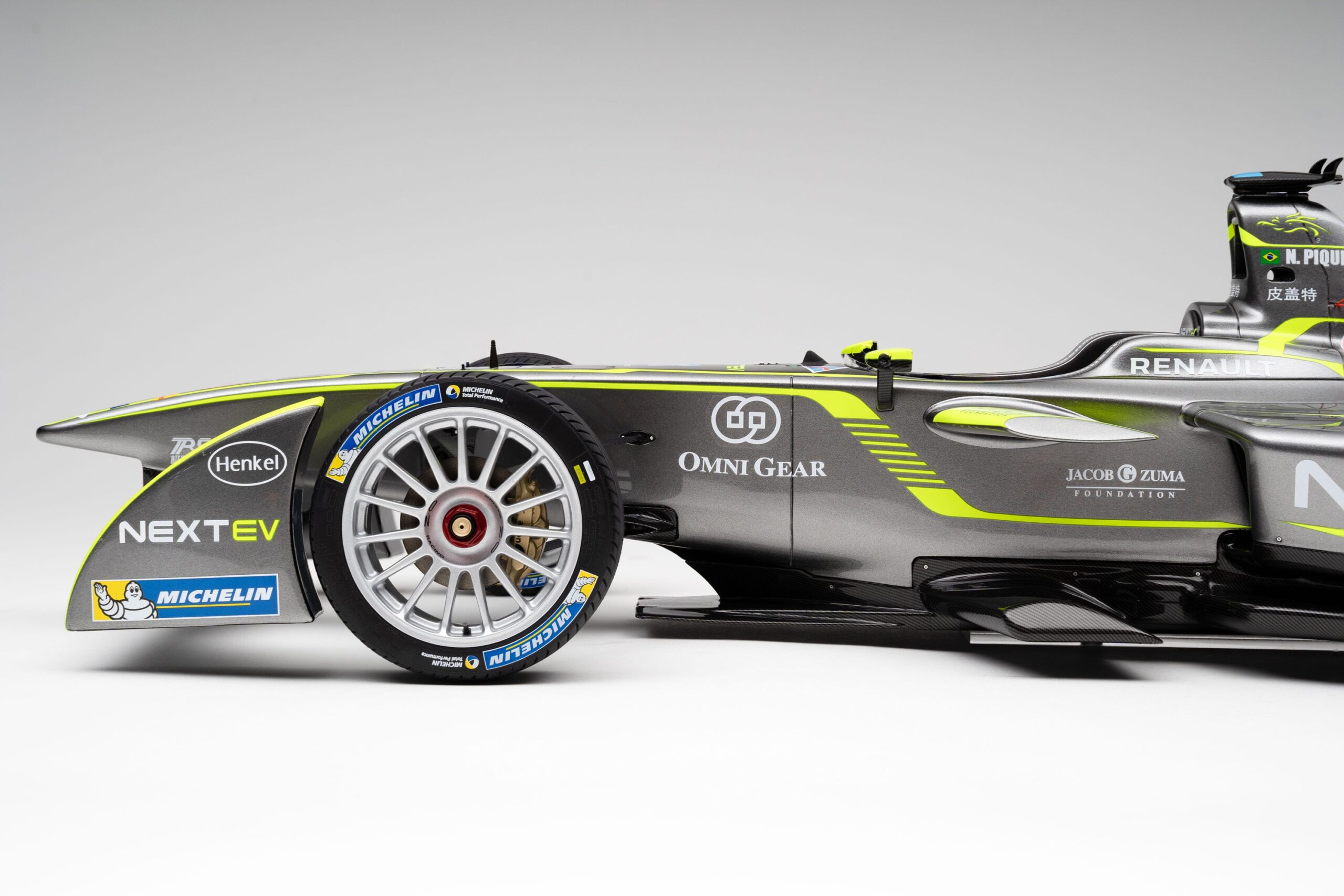 Amalgam Spark-Renault SRT_01E NEXTEV TCR - 2015 London ePrix - Piquet Jr. | 1:8 - Image 9