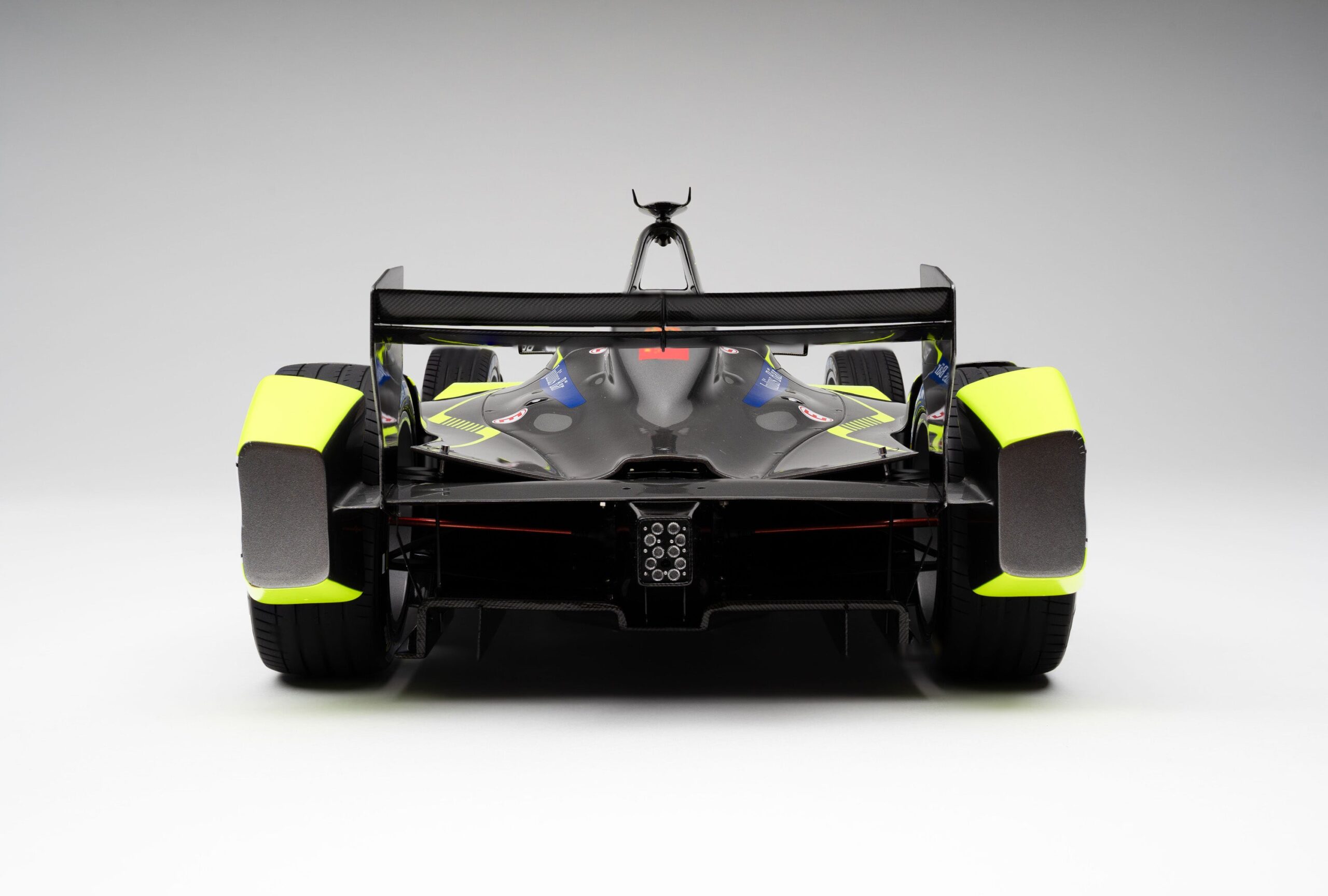 Amalgam Spark-Renault SRT_01E NEXTEV TCR - 2015 London ePrix - Piquet Jr. | 1:8 - Image 5