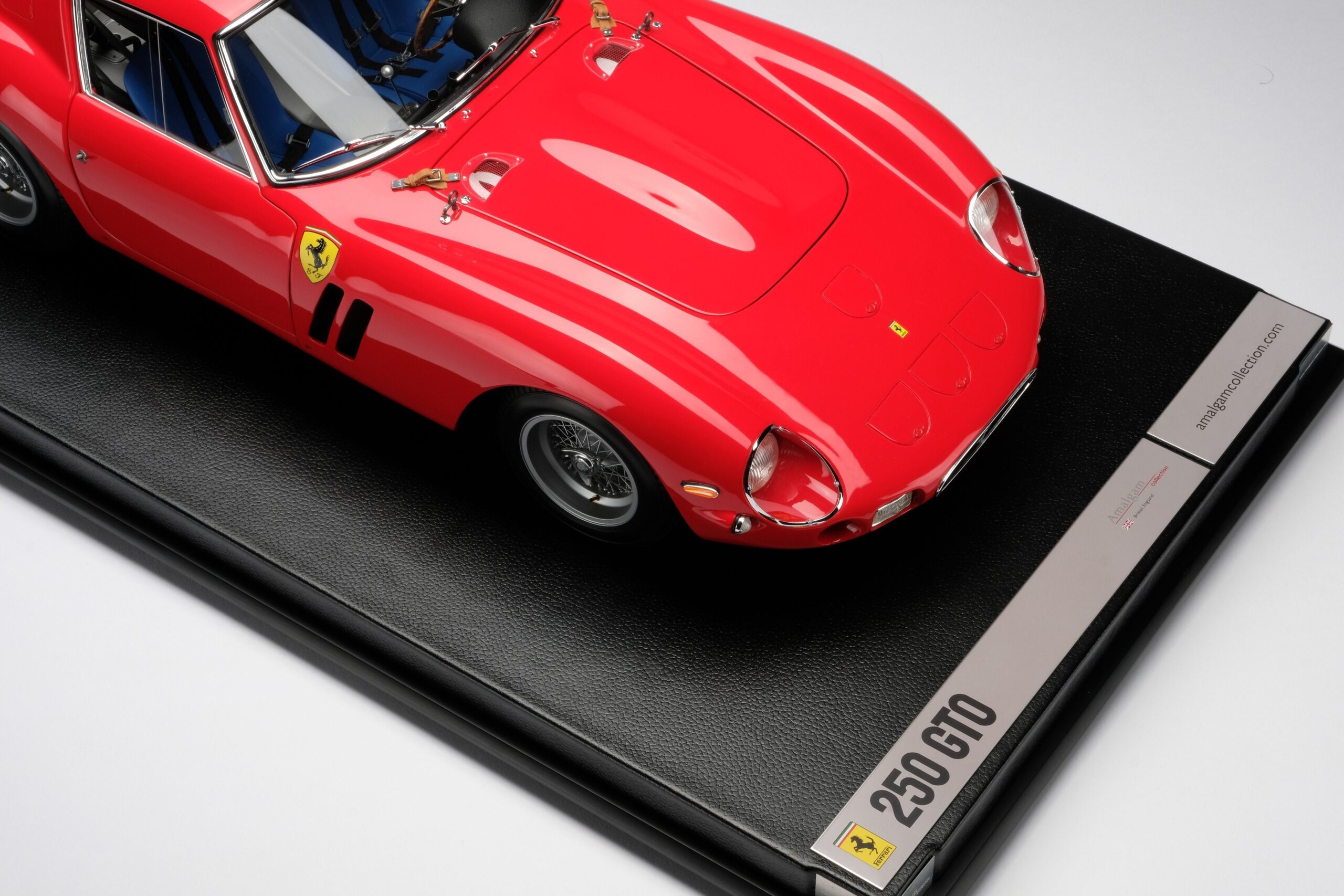 Amalgam Ferrari 250 GTO Road Specification (1962) - Rot | 1:8 - 画像5
