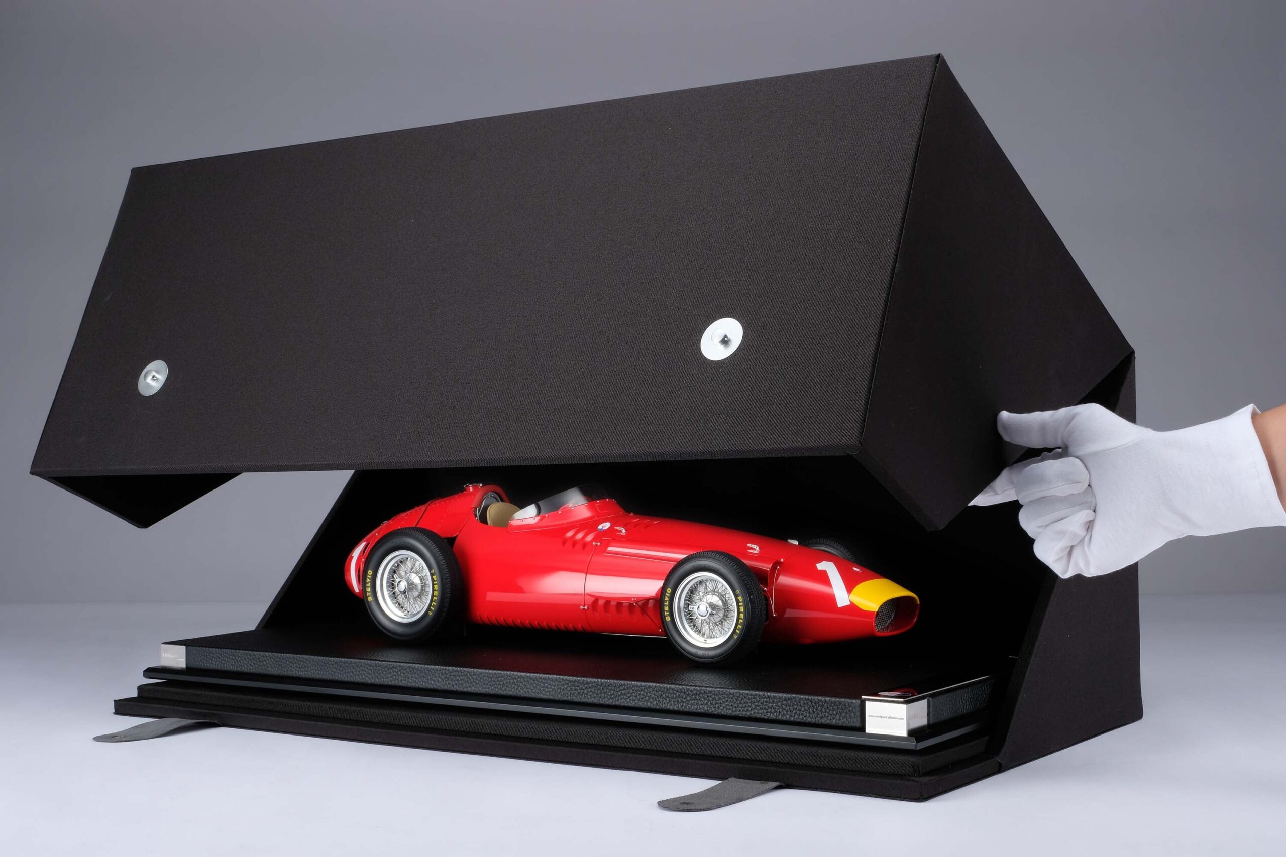 Amalgam Maserati 250F 1957 German Grand Prix - Juan Manuel Fangio - Rot | 1:8 - 画像23
