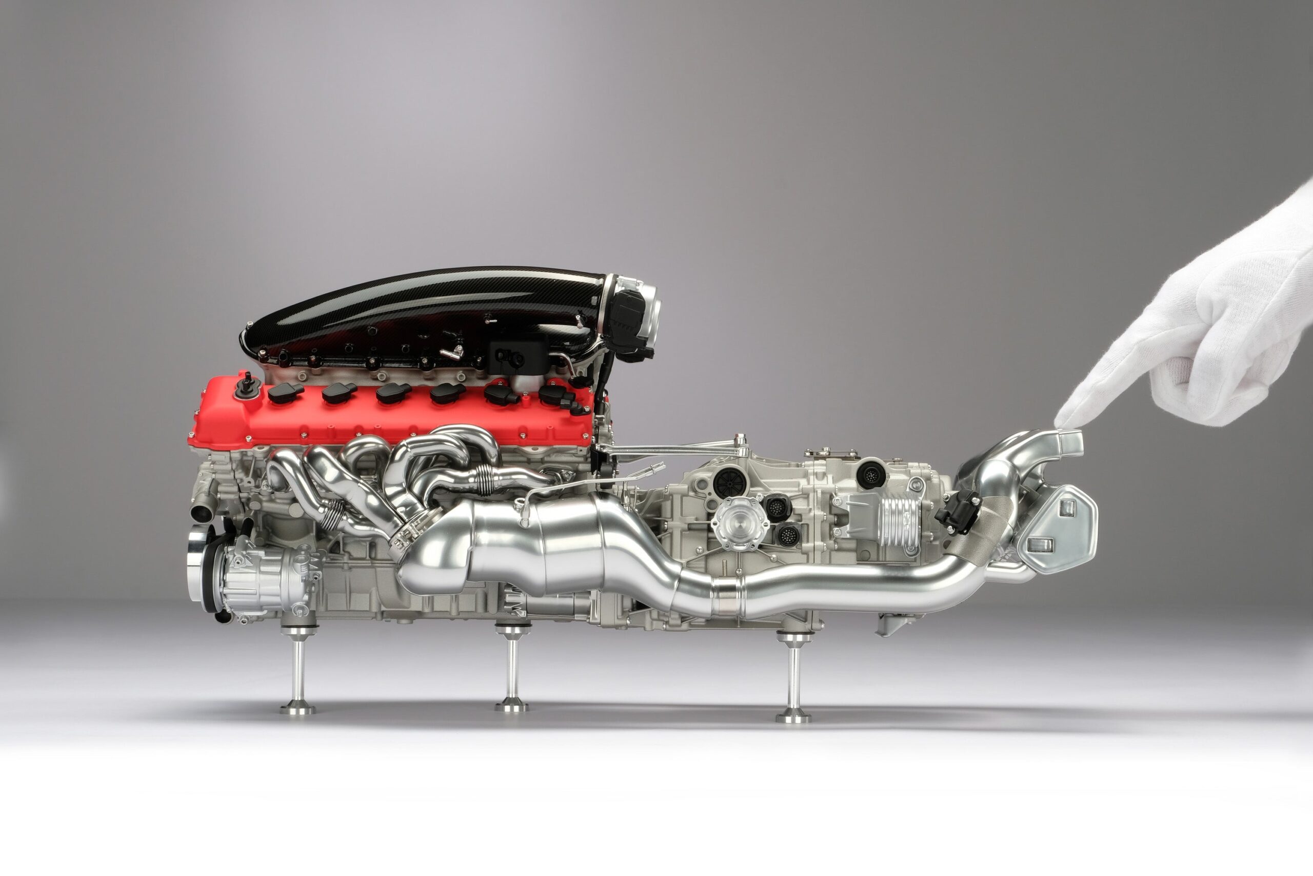 Amalgam Ferrari Daytona SP3 V12 F140HC Motor und Getriebe | 1:4 - 画像4