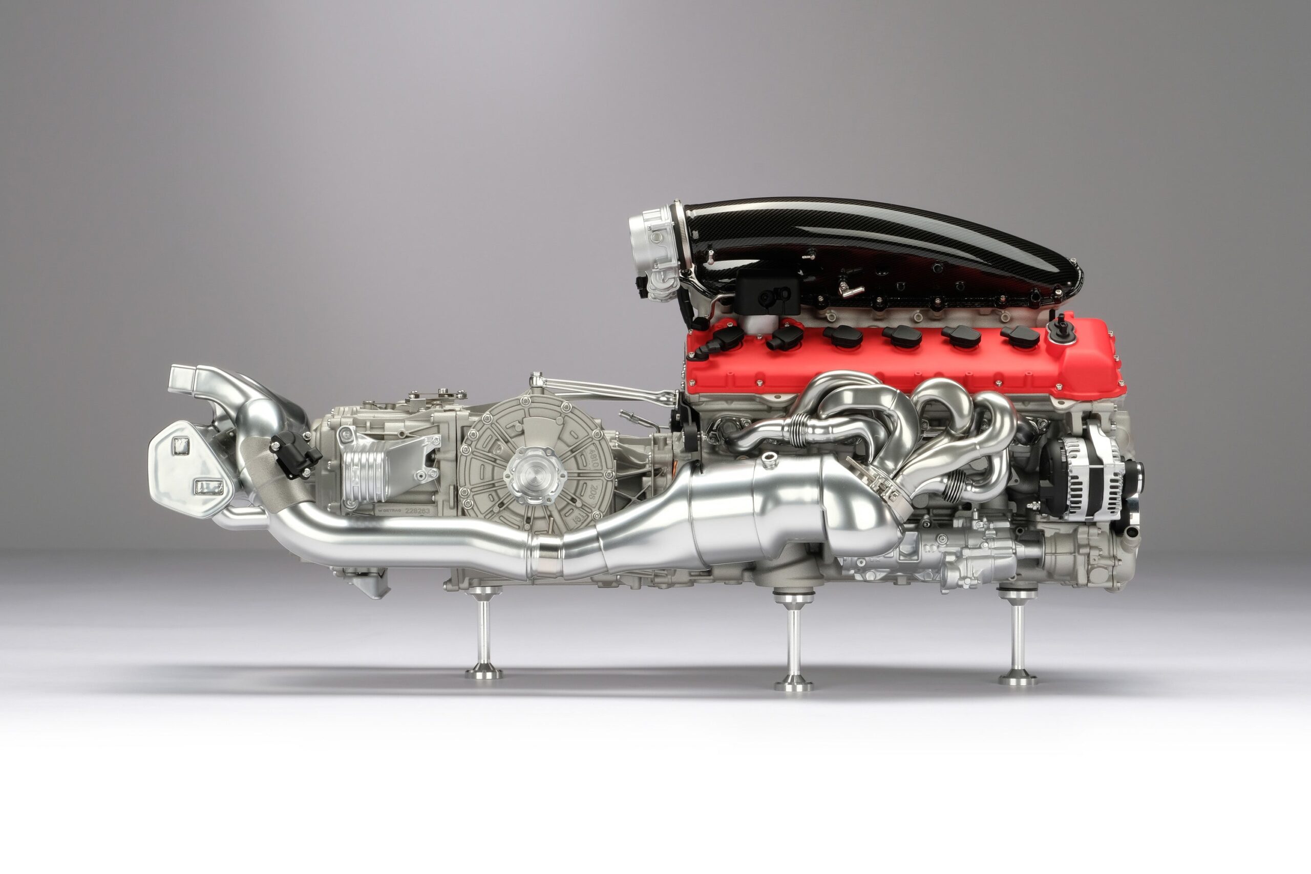 Amalgam Ferrari Daytona SP3 V12 F140HC Motor und Getriebe | 1:4 - 画像12