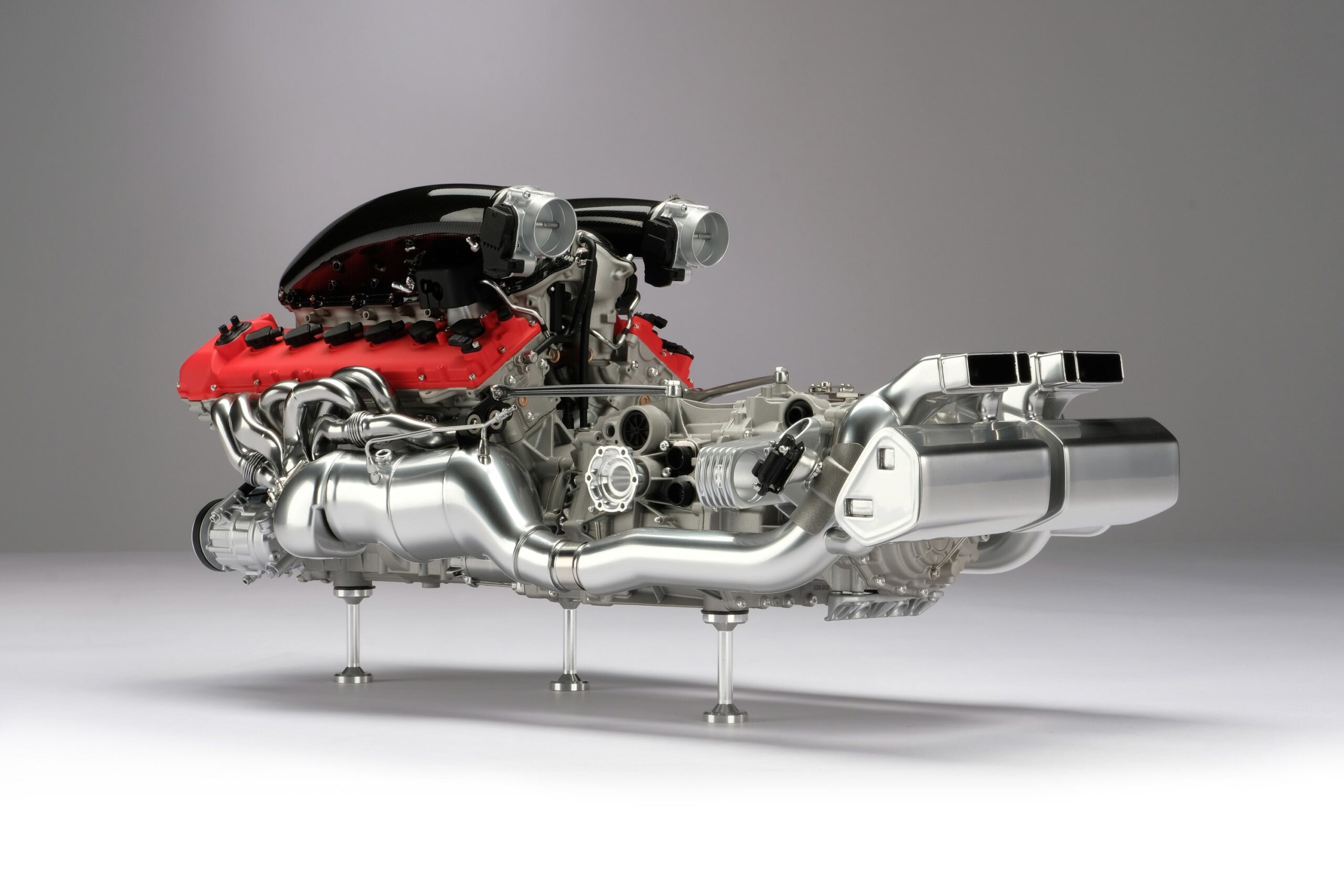 Amalgam Ferrari Daytona SP3 V12 F140HC Motor und Getriebe | 1:4 - 画像5