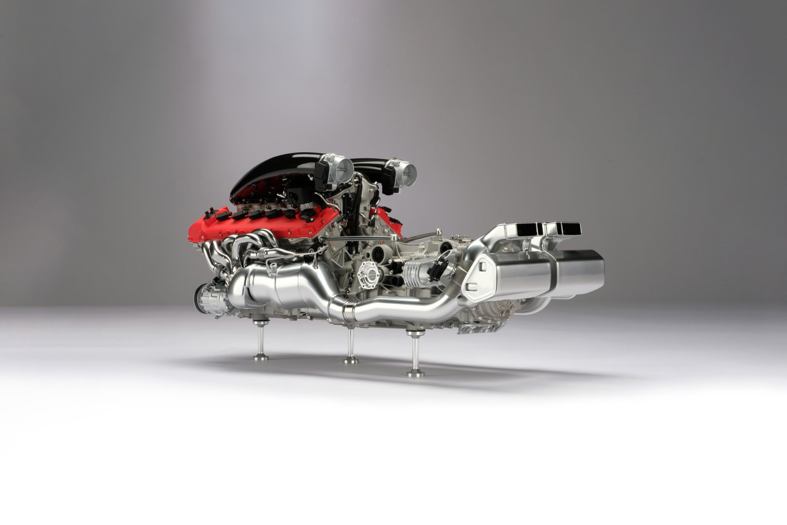 Amalgam Ferrari Daytona SP3 V12 F140HC Motor und Getriebe | 1:4 - 画像6