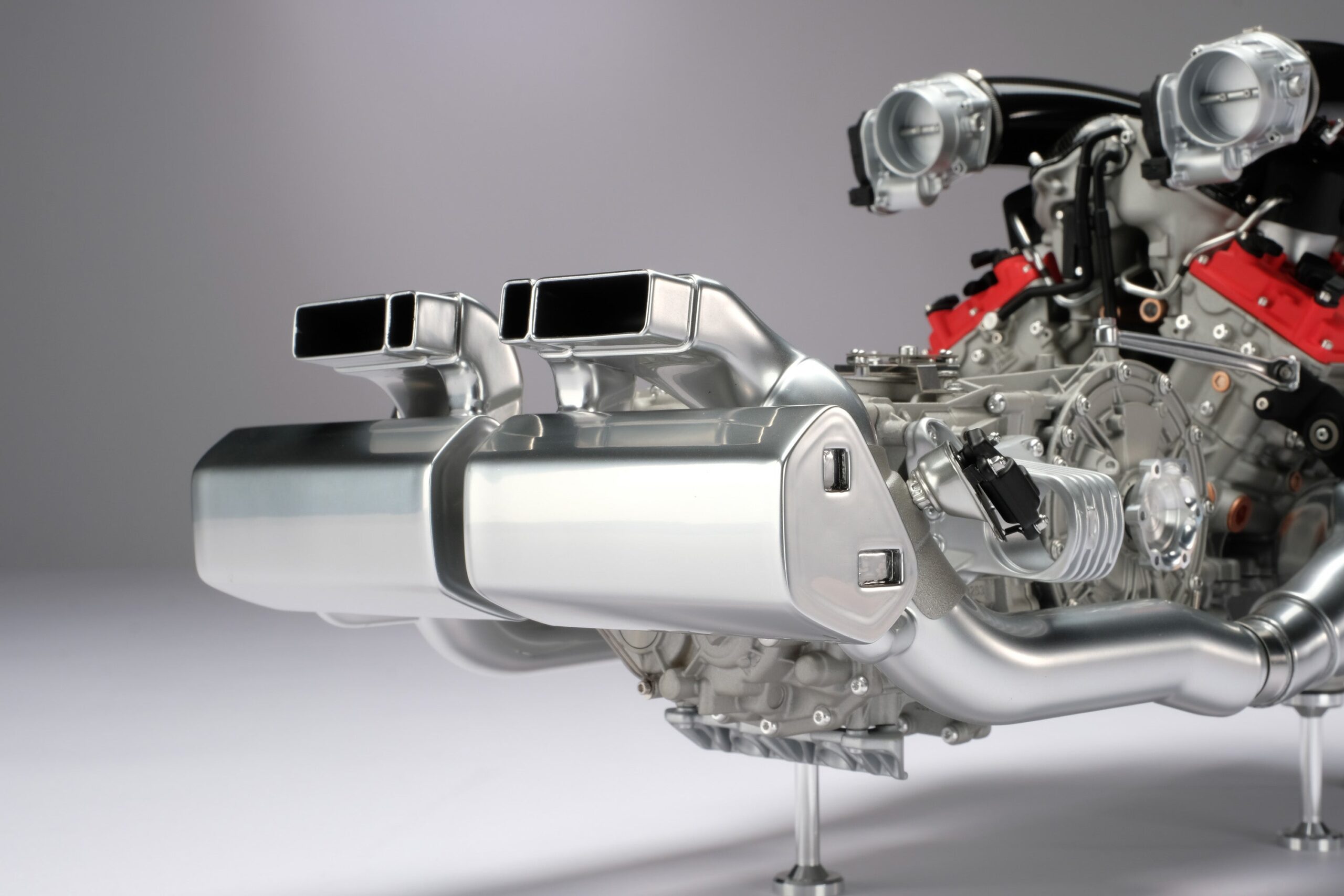 Amalgam Ferrari Daytona SP3 V12 F140HC Motor und Getriebe | 1:4 - 画像18