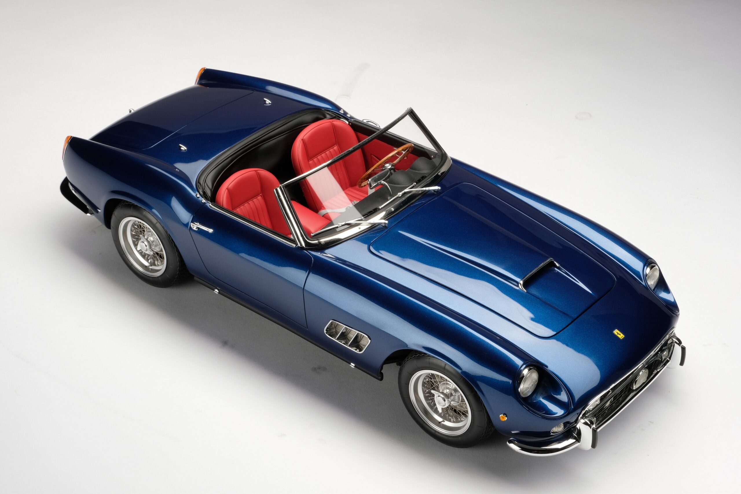 Amalgam Ferrari 250 GT California Spyder SWB (1960) - Blau | 1:8 - 画像6