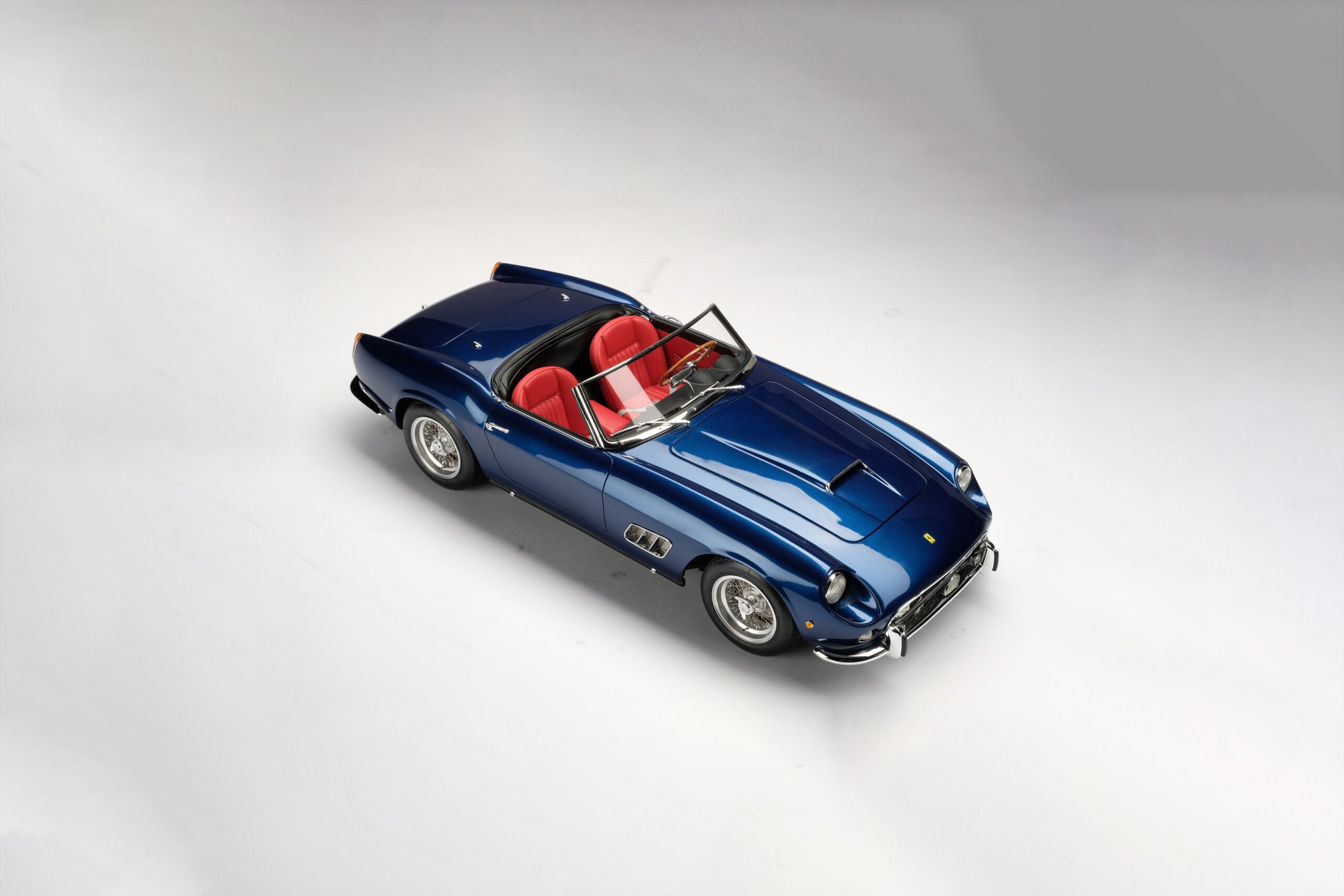 Amalgam Ferrari 250 GT California Spyder SWB (1960) - Blau | 1:8 - 画像2
