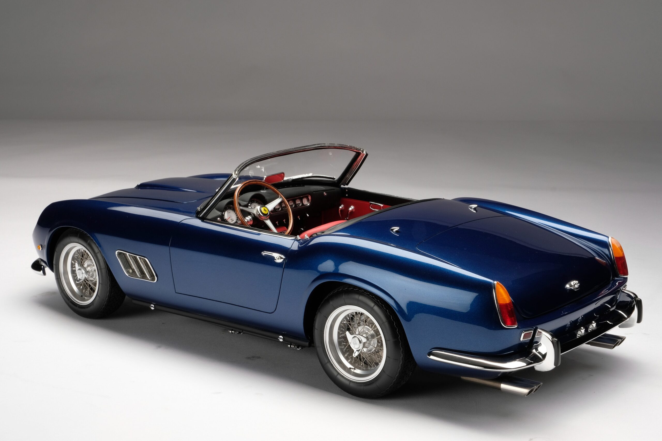 Amalgam Ferrari 250 GT California Spyder SWB (1960) - Blau | 1:8 - 画像8