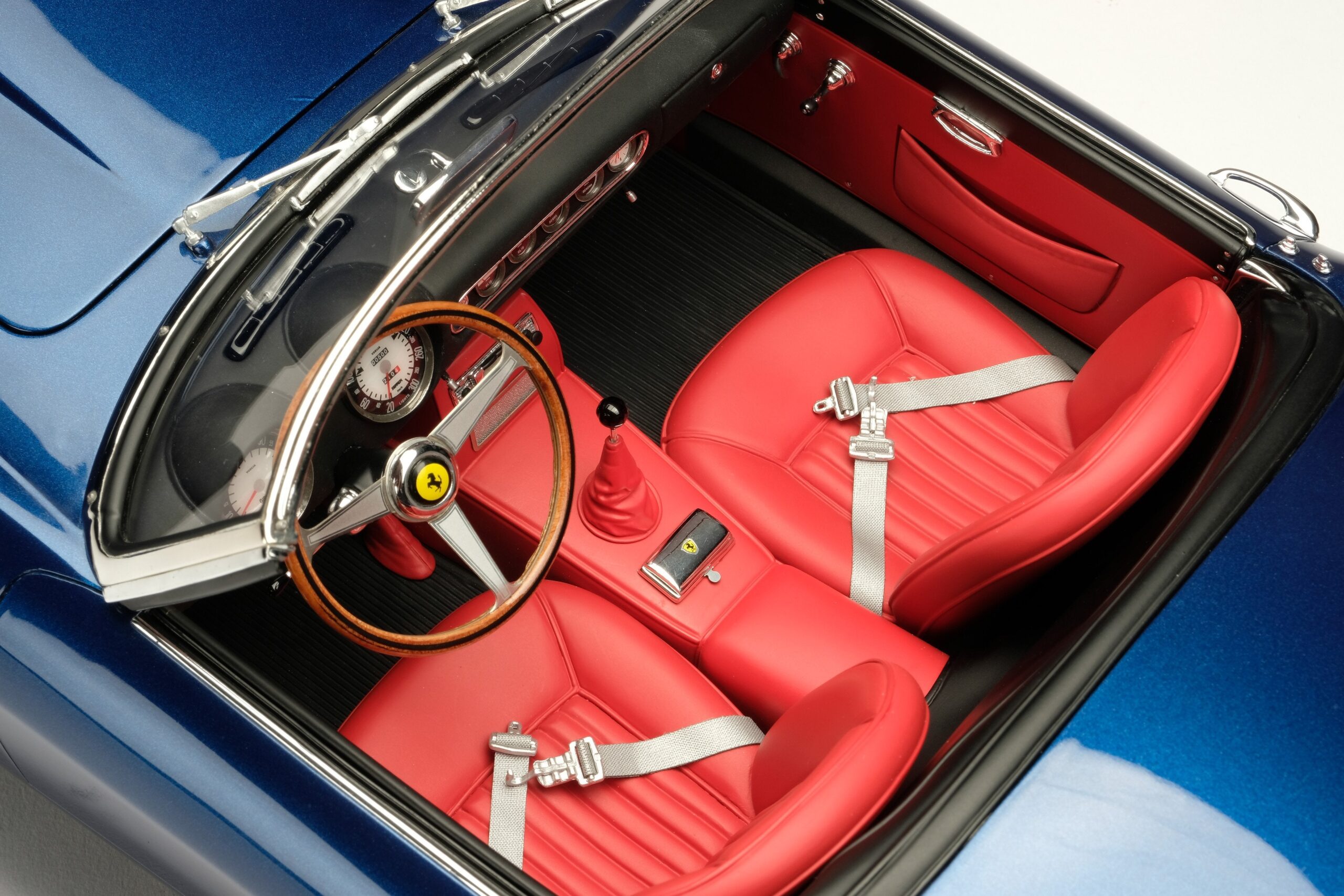 Amalgam Ferrari 250 GT California Spyder SWB (1960) - Blau | 1:8 - 画像9