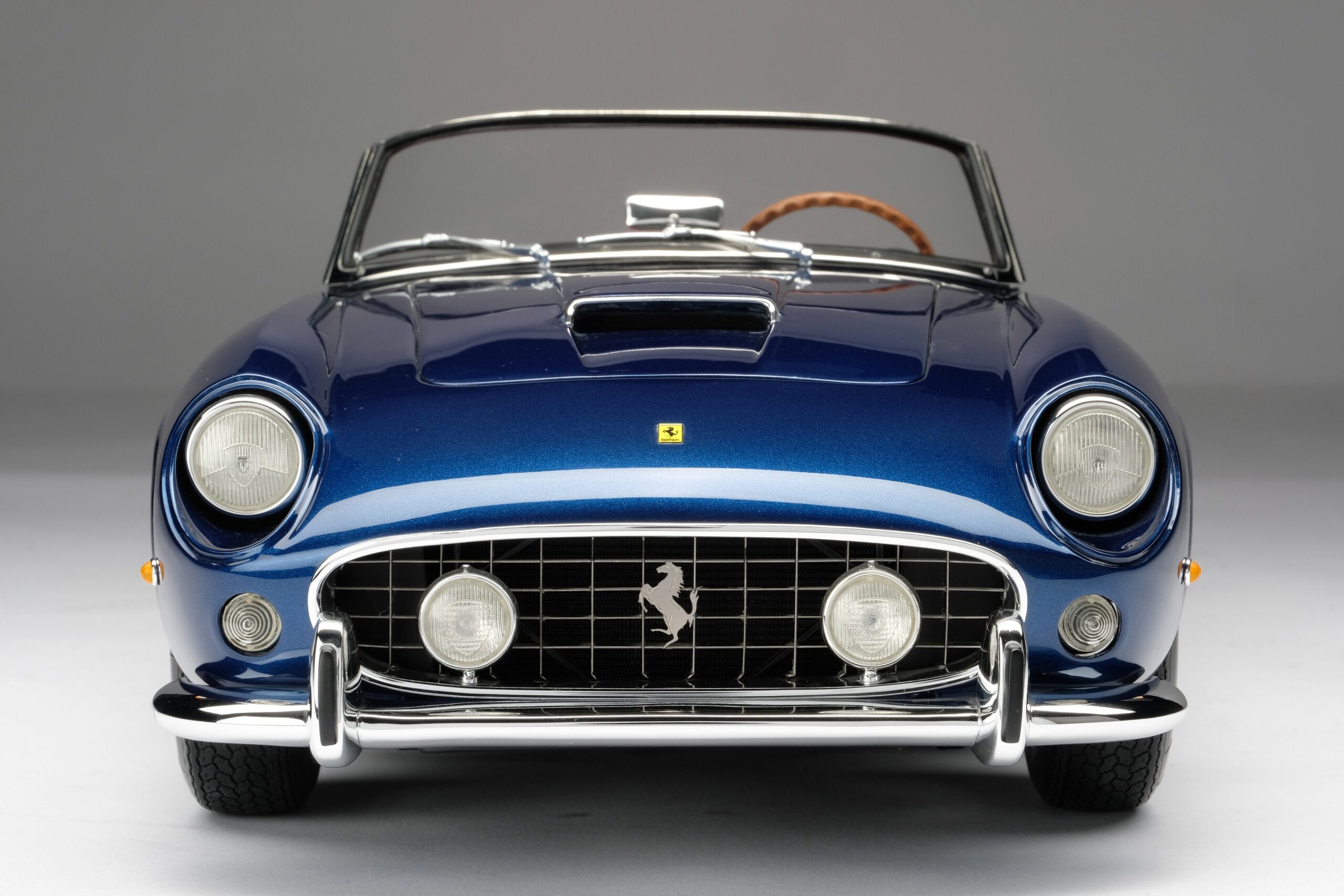 Amalgam Ferrari 250 GT California Spyder SWB (1960) - Blau | 1:8 - 画像10
