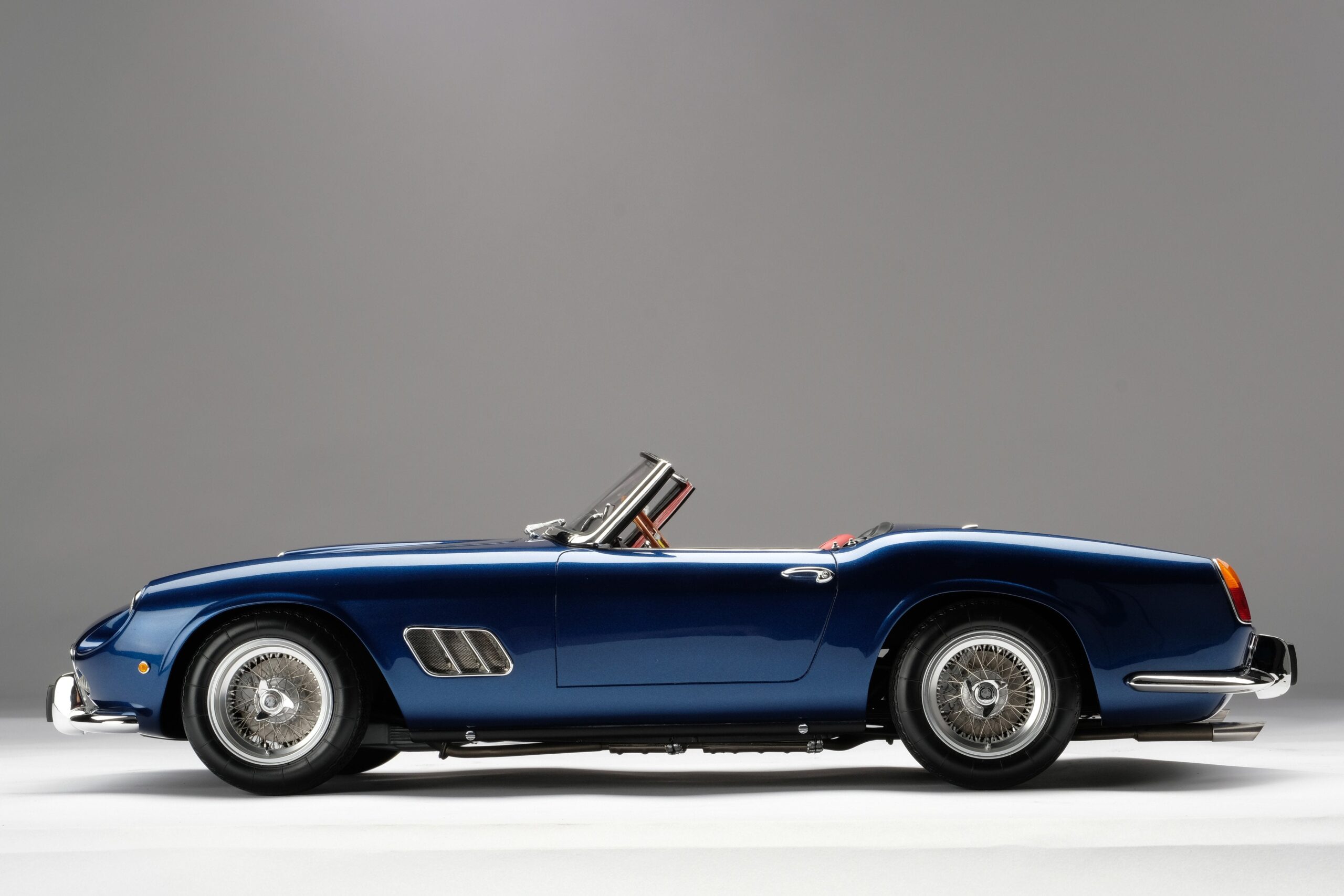 Amalgam Ferrari 250 GT California Spyder SWB (1960) - Blau | 1:8 - 画像12