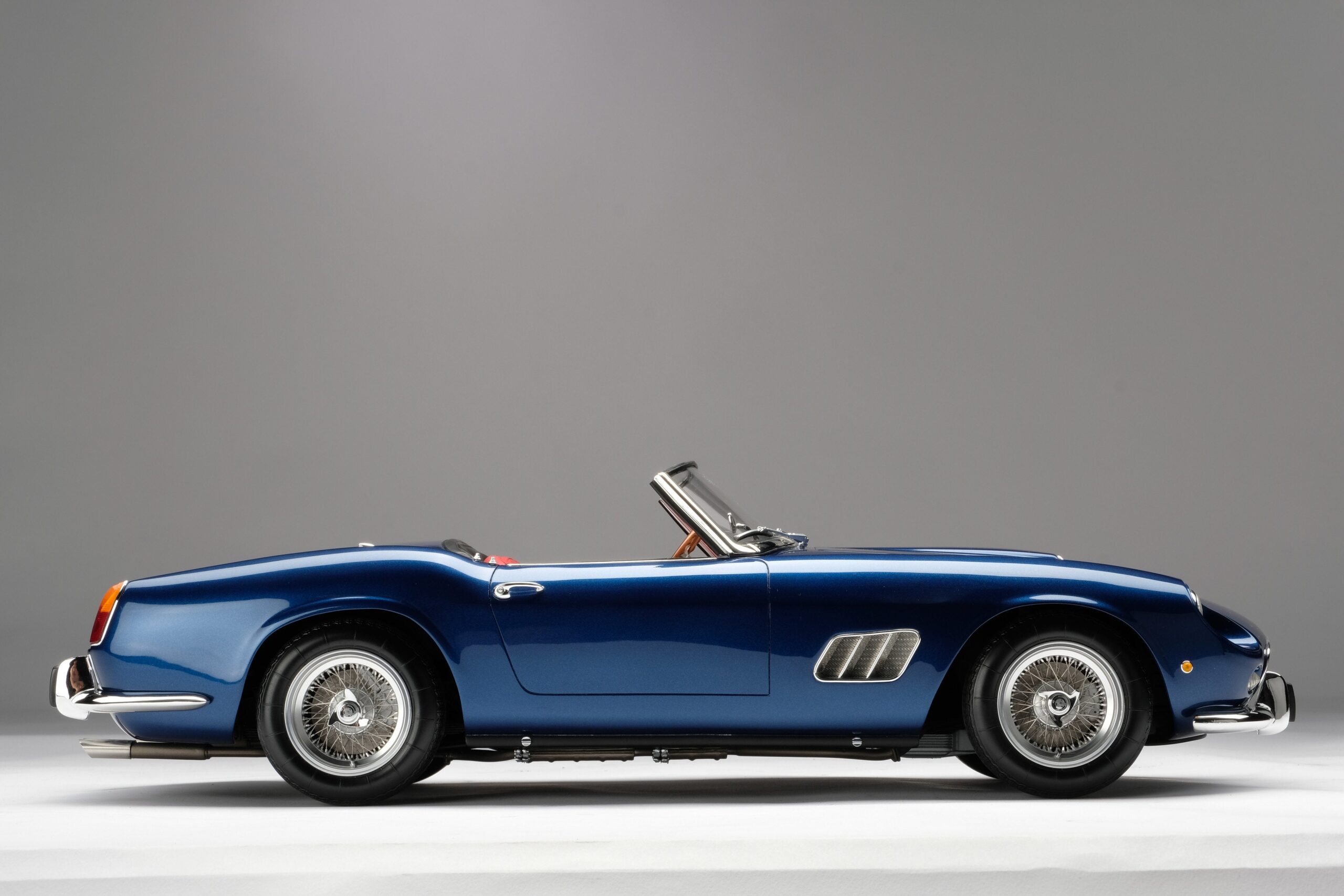 Amalgam Ferrari 250 GT California Spyder SWB (1960) - Blau | 1:8 - 画像13