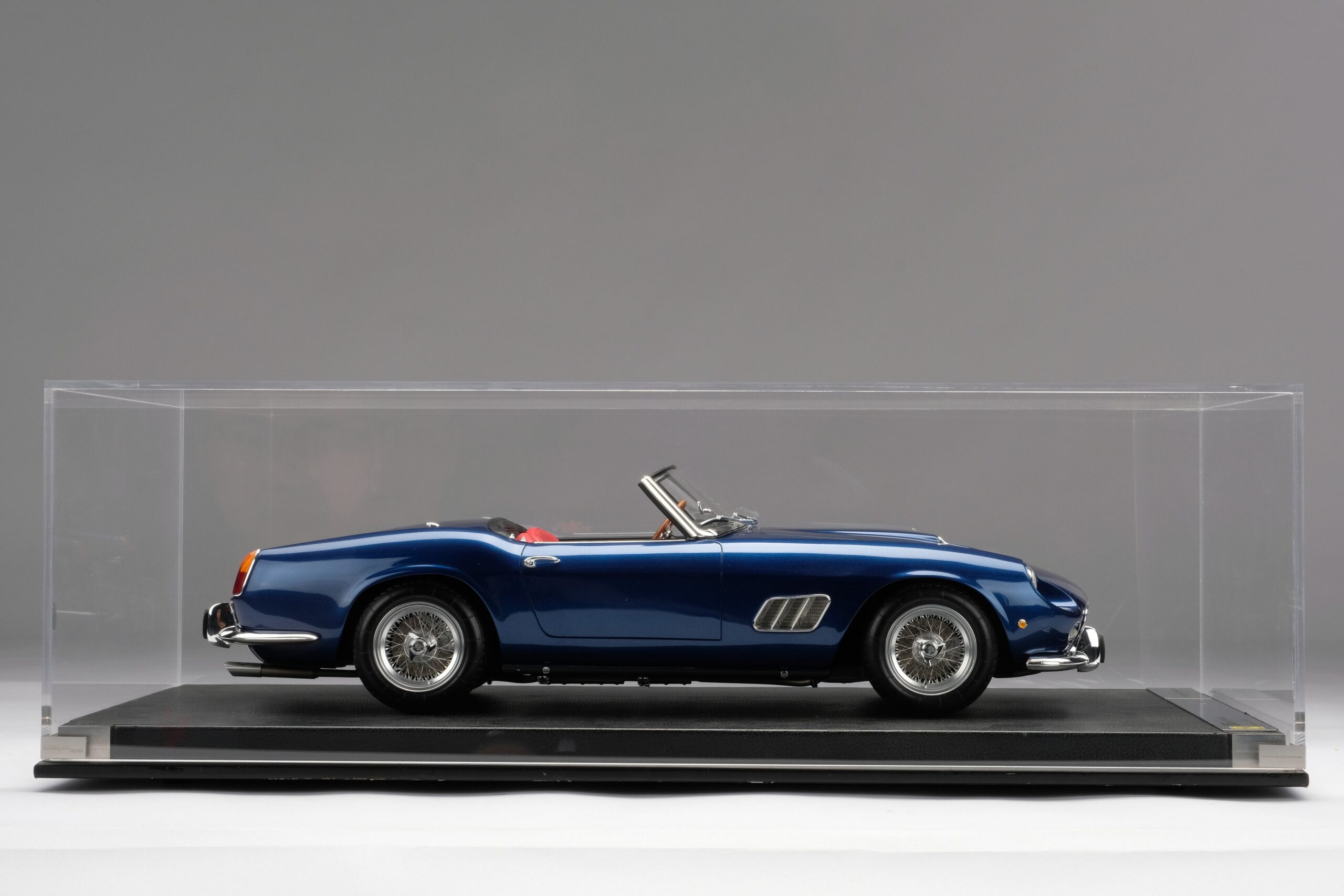 Amalgam Ferrari 250 GT California Spyder SWB (1960) - Blau | 1:8 - 画像3