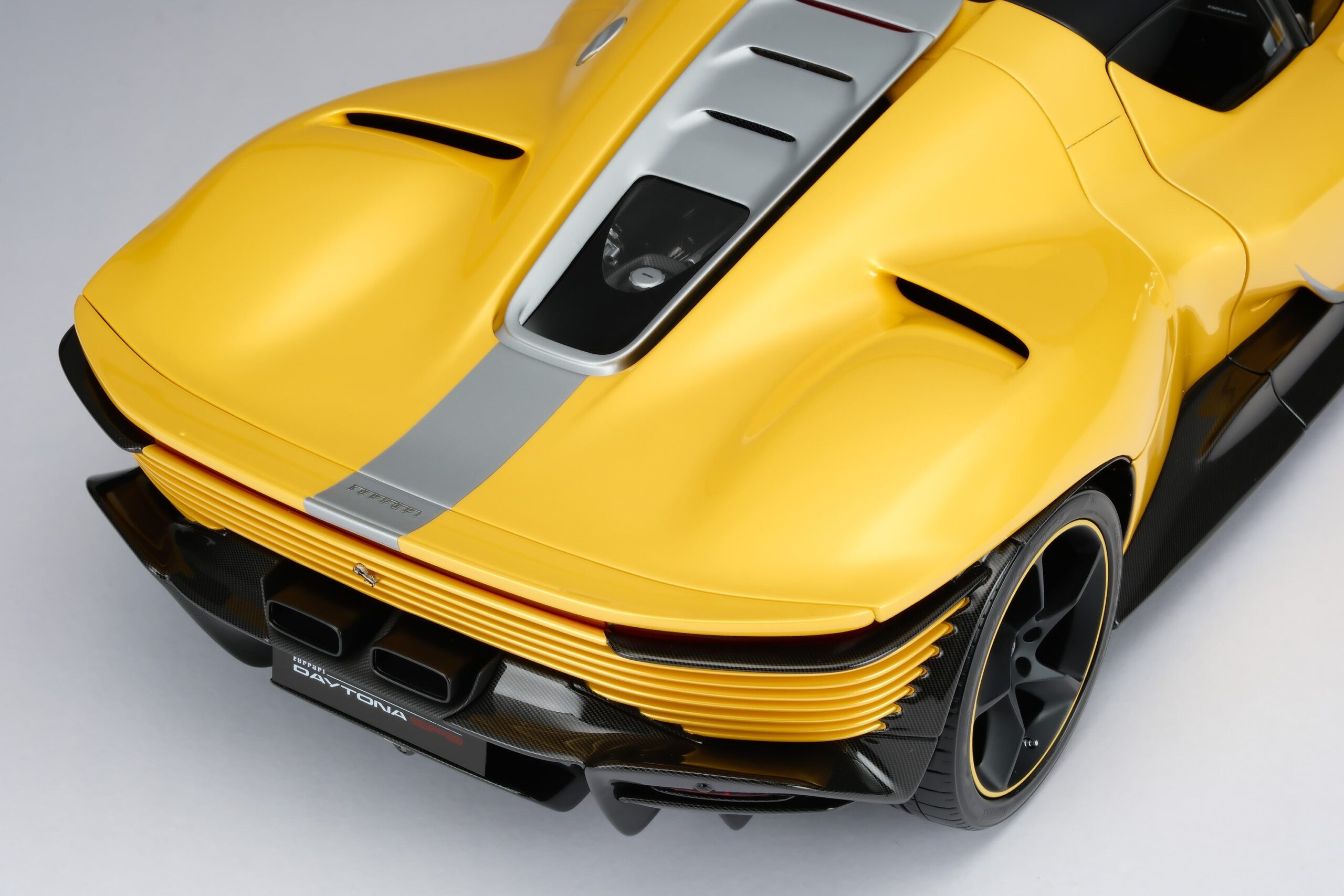 Amalgam Ferrari Daytona SP3 Tailor Made | 1:8 - 画像5