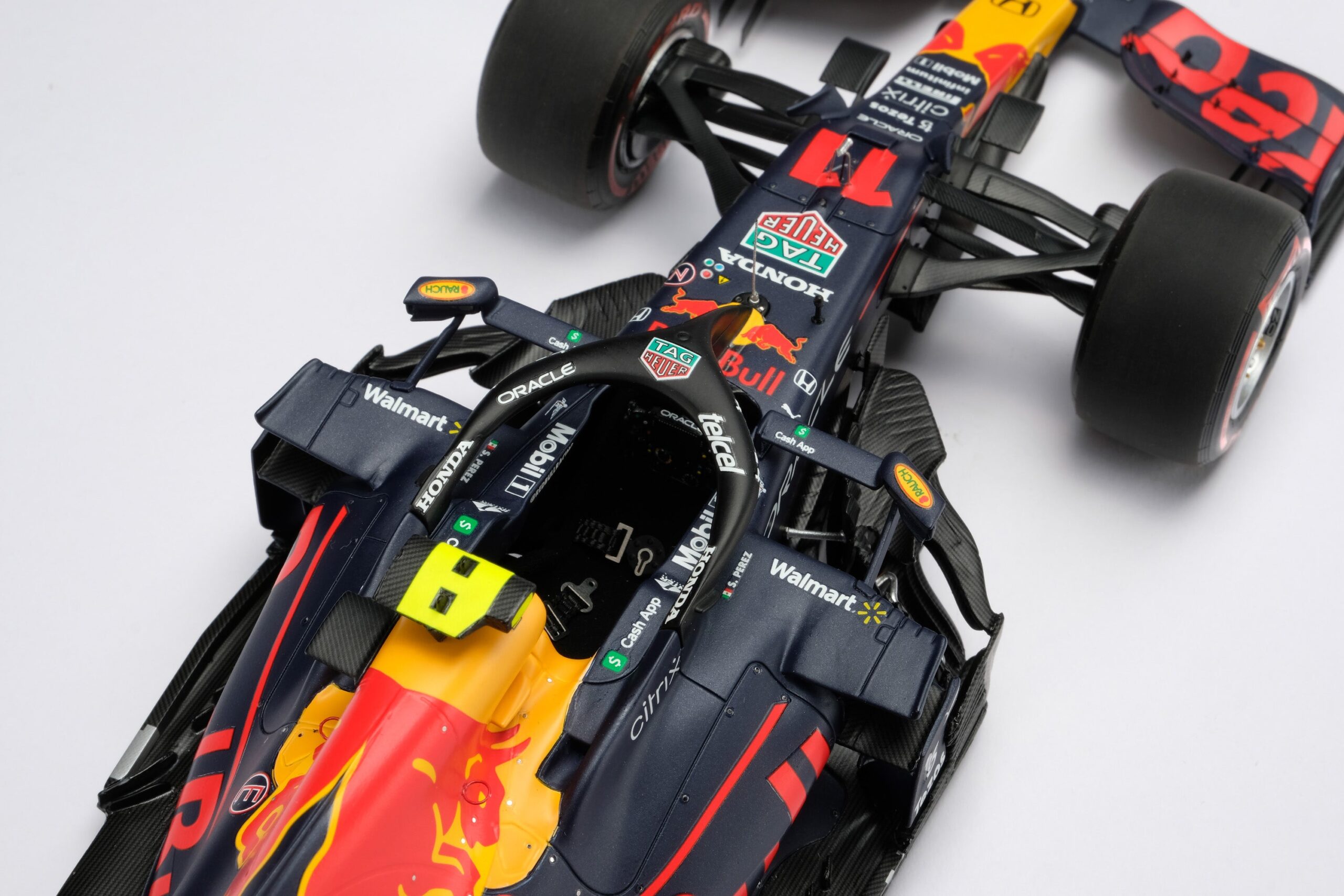 Amalgam Red Bull Racing RB16B 2021 Abu Dhabi Grand Prix | 1:18 - Image 36