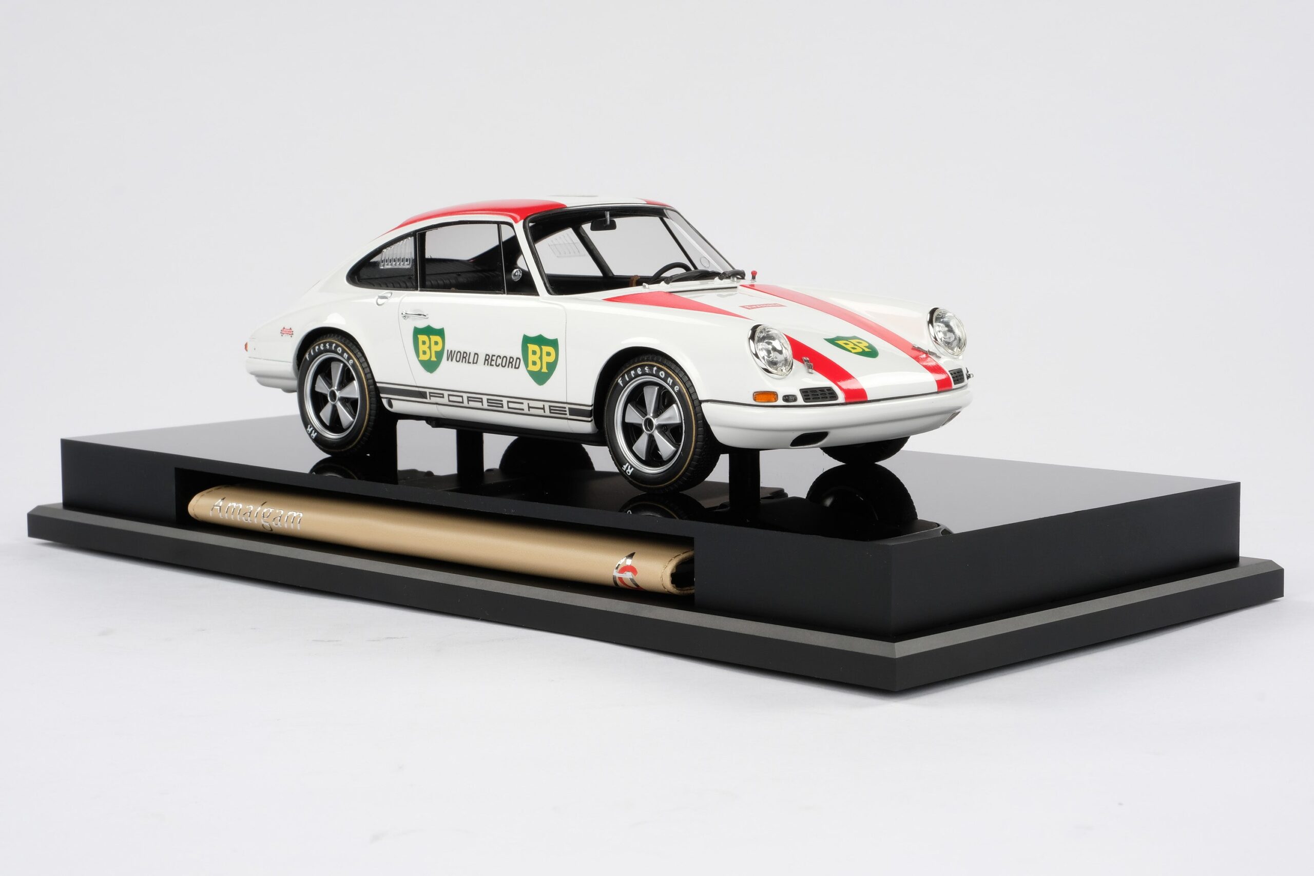 Amalgam Porsche 911 R 1967 BP World Record - Weiß | 1:18 - Image 14