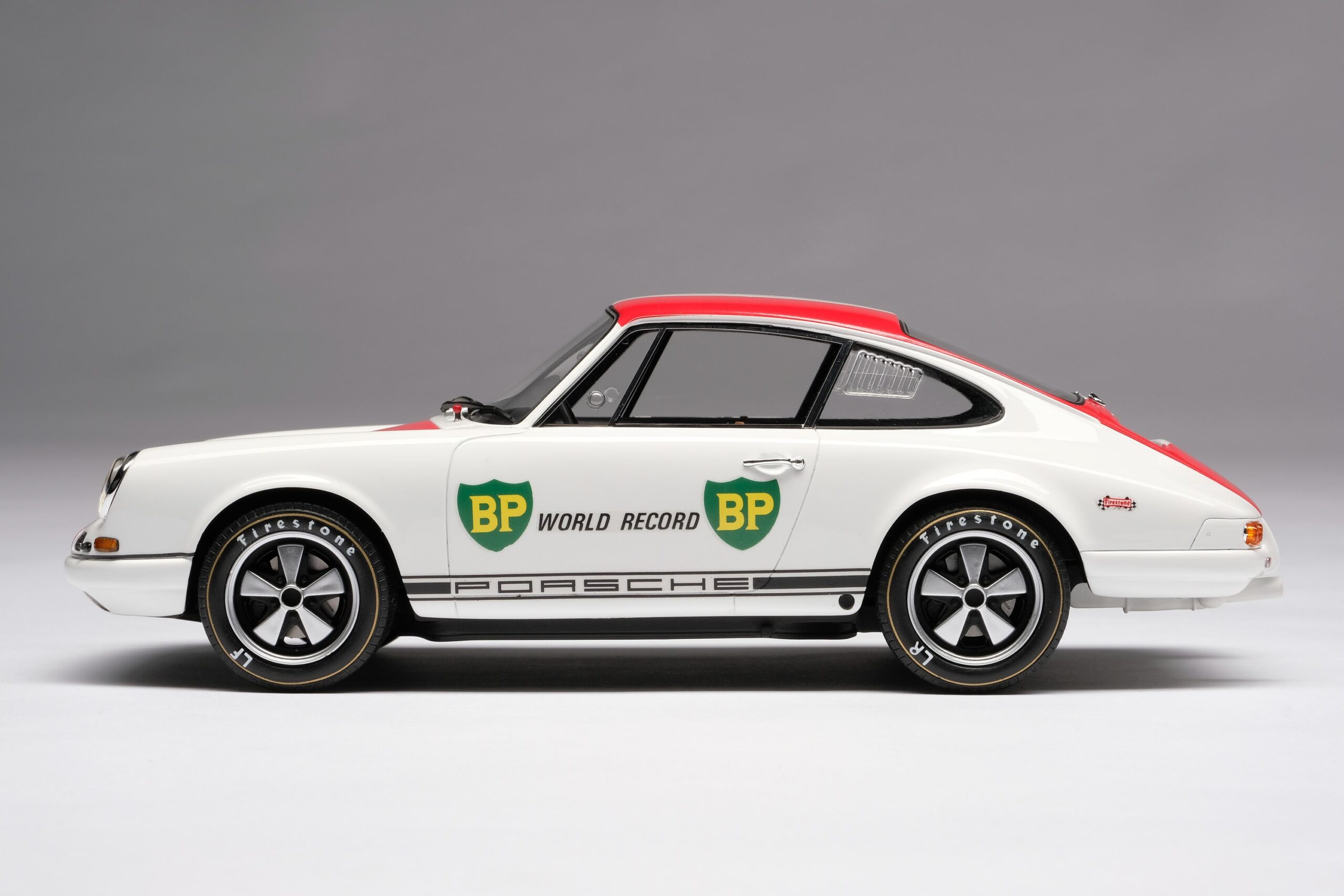 Amalgam Porsche 911 R 1967 BP World Record - Weiß | 1:18 - Image 9