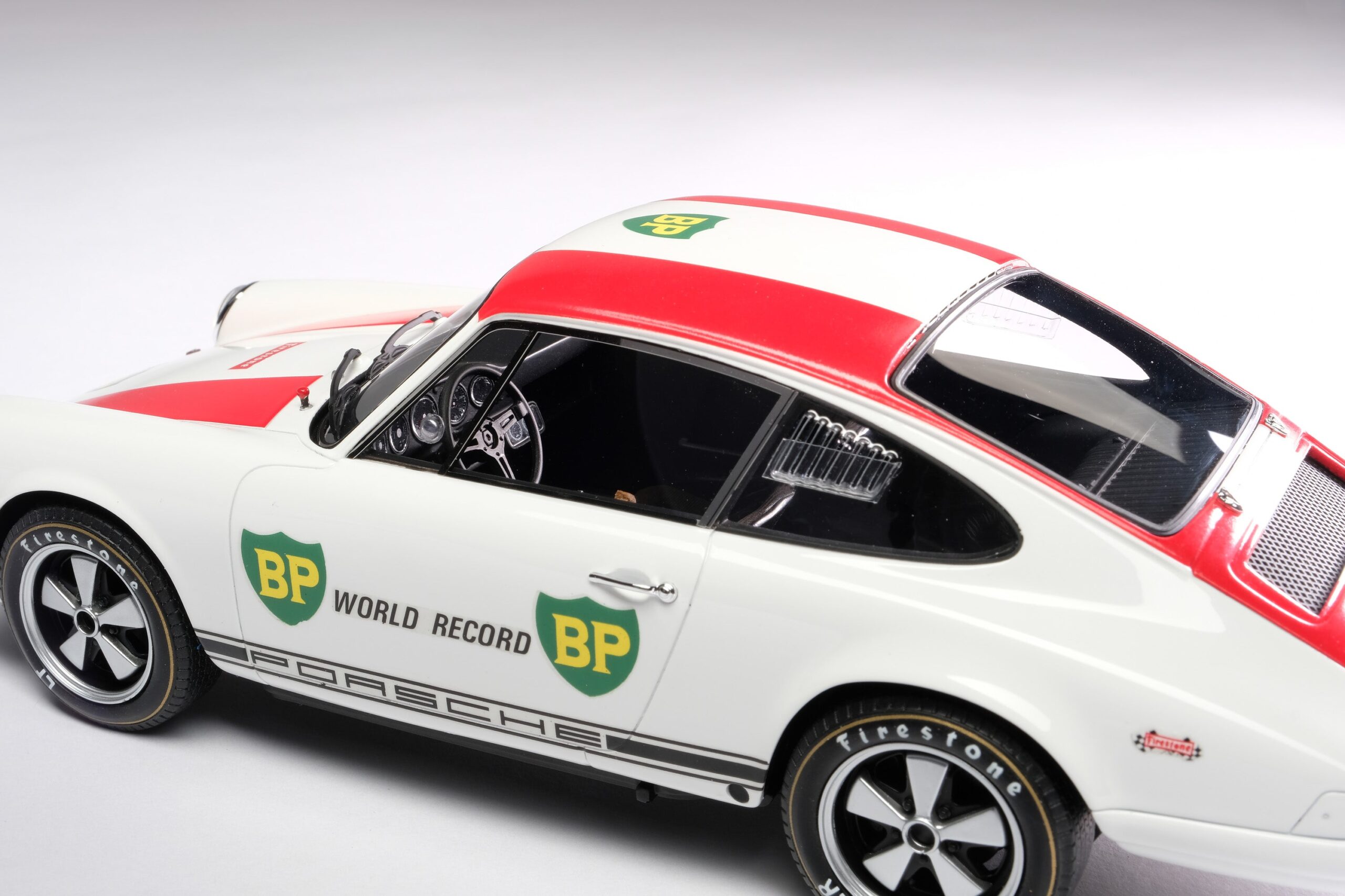 Amalgam Porsche 911 R 1967 BP World Record - Weiß | 1:18 - Image 10