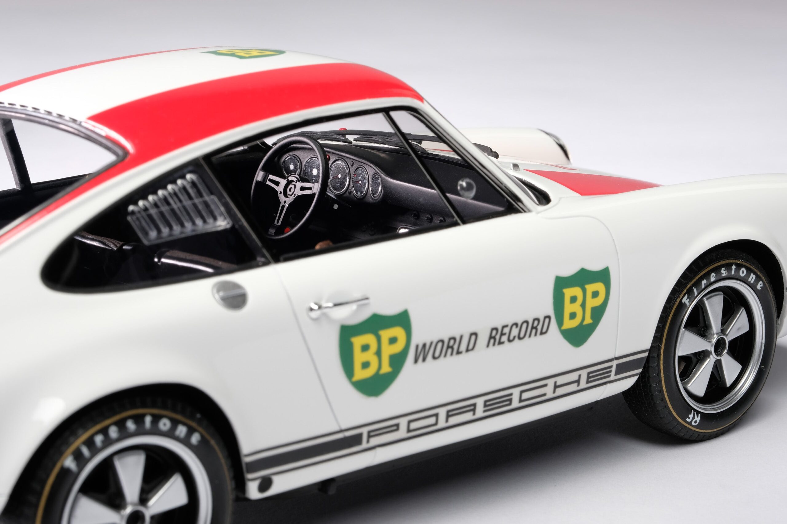 Amalgam Porsche 911 R 1967 BP World Record - Weiß | 1:18 - Image 5