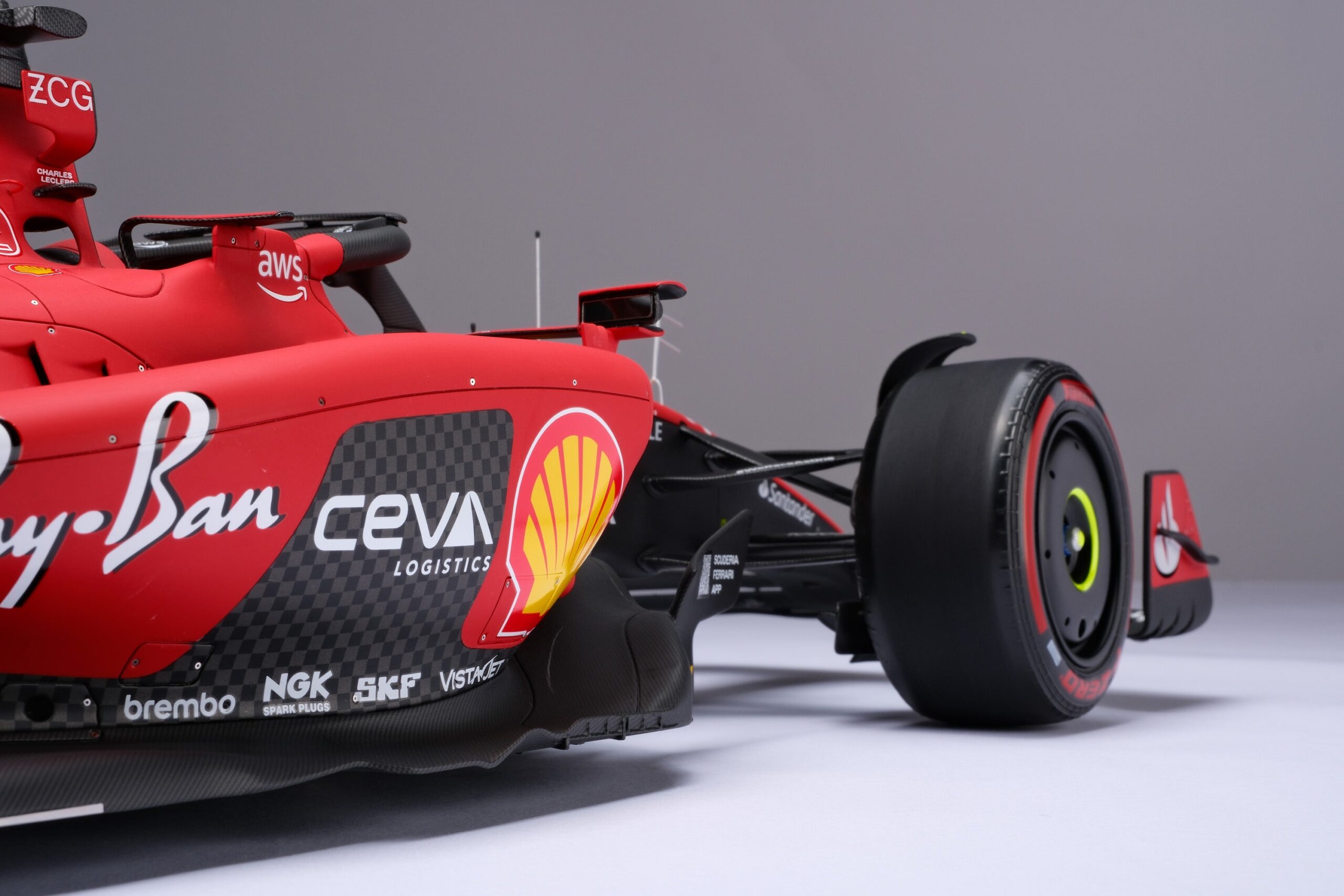 Amalgam Ferrari SF-23 2023 Season Livery - Rot | 1:8 - Imagen 15