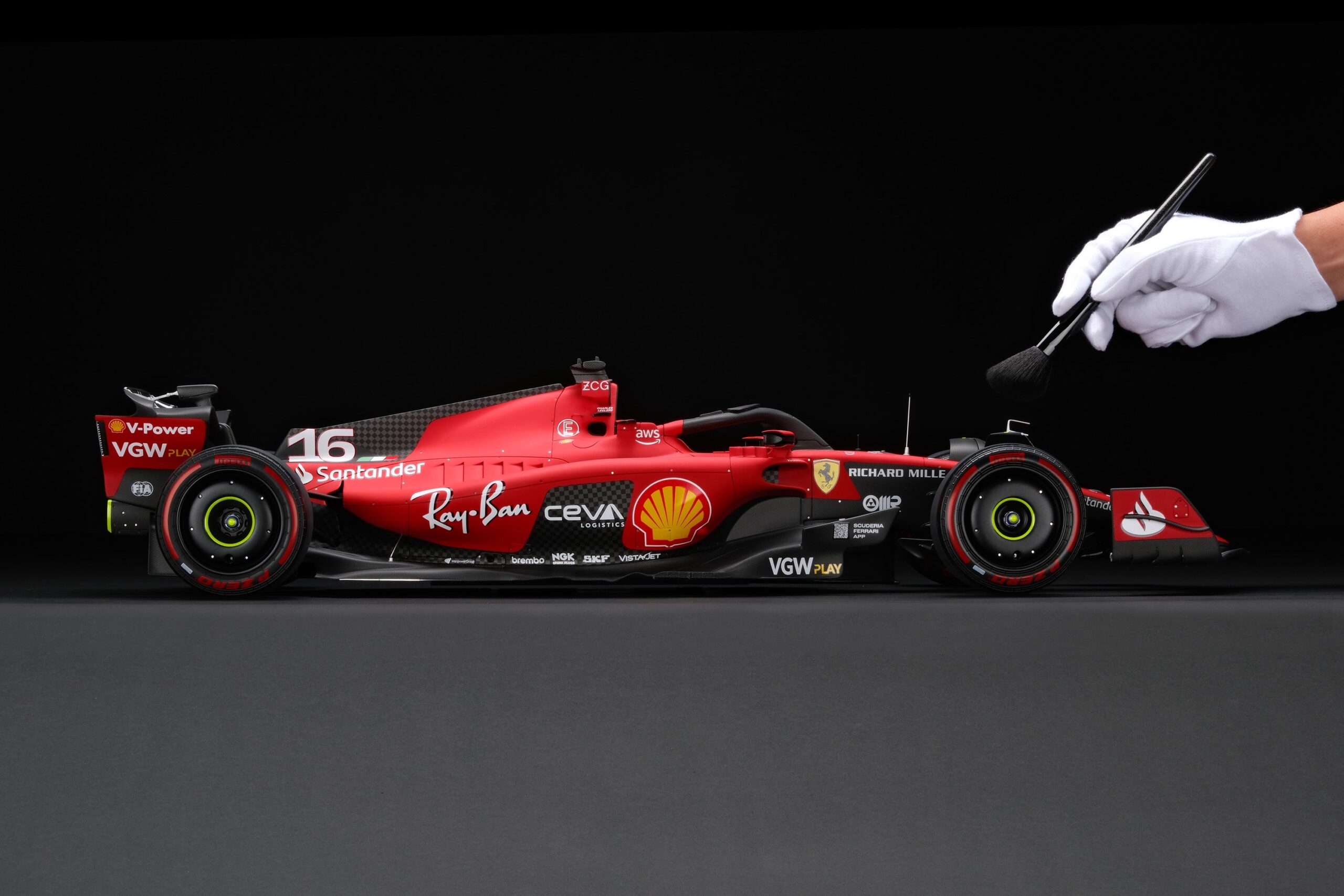 Amalgam Ferrari SF-23 2023 Season Livery - Rot | 1:8 - Imagen 4