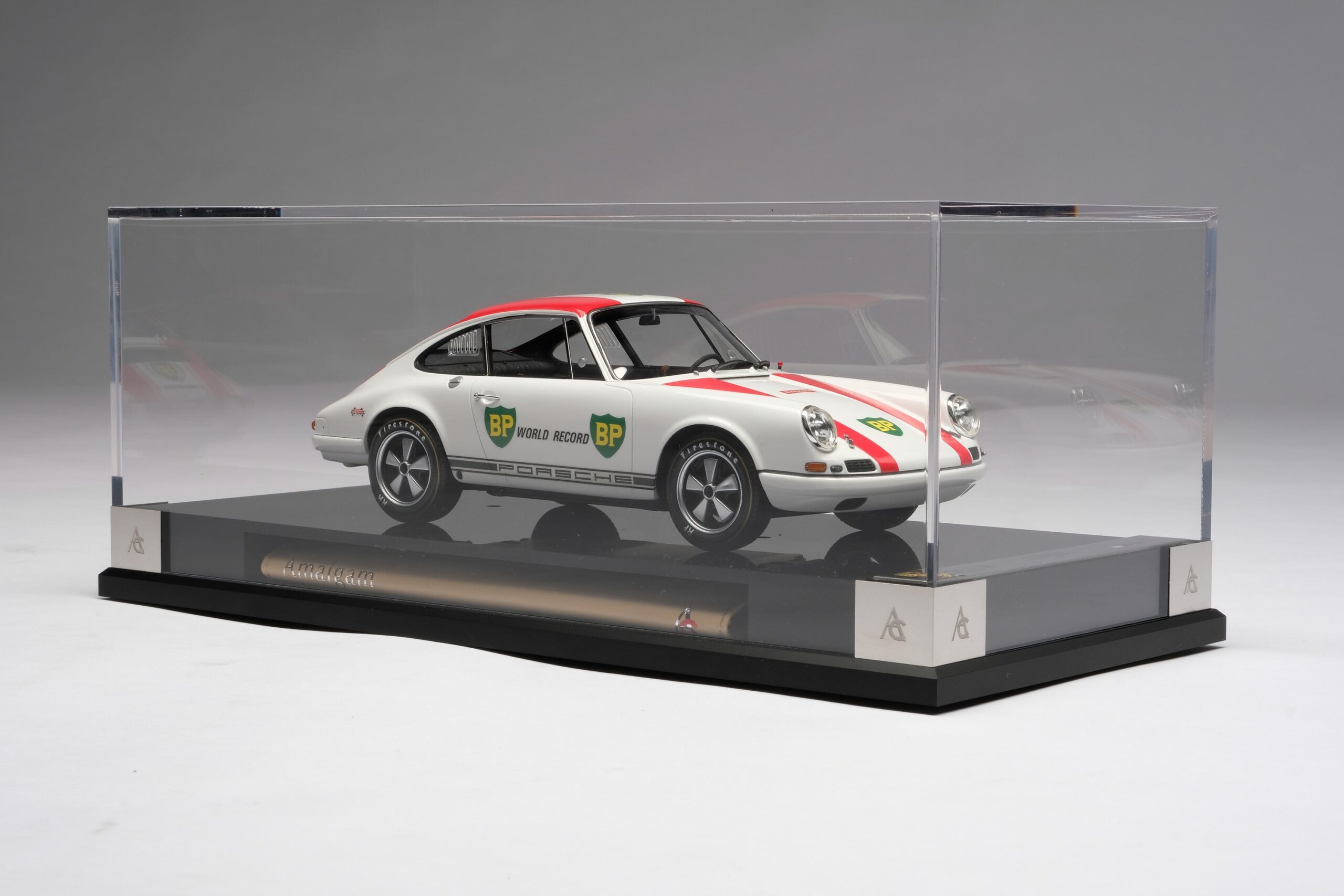 Amalgam Porsche 911 R 1967 BP World Record - Weiß | 1:18 - Image 12