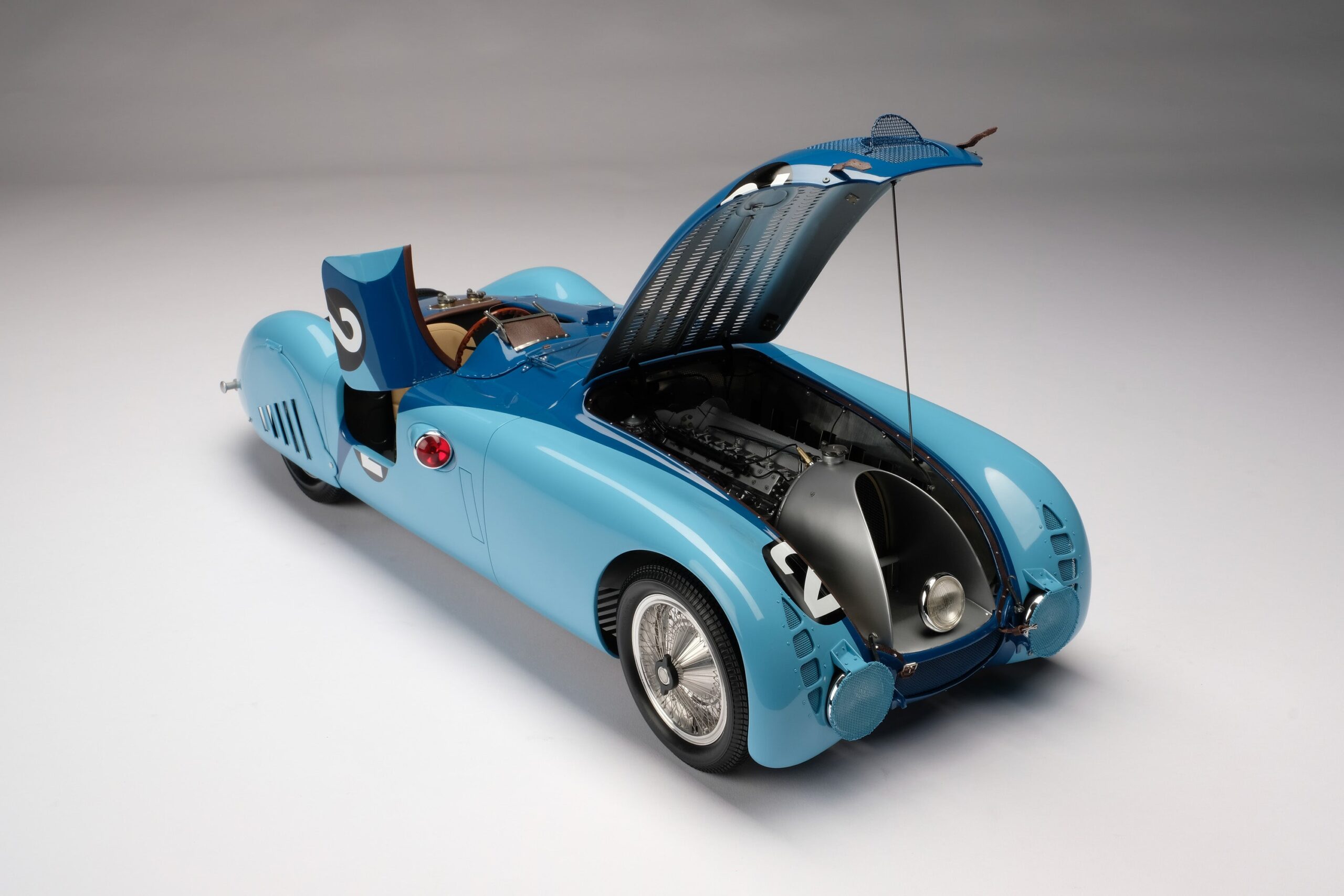 Amalgam Bugatti Type 57G "Tank" 1937 Le Mans Winner - Blau | 1:8 - 画像12