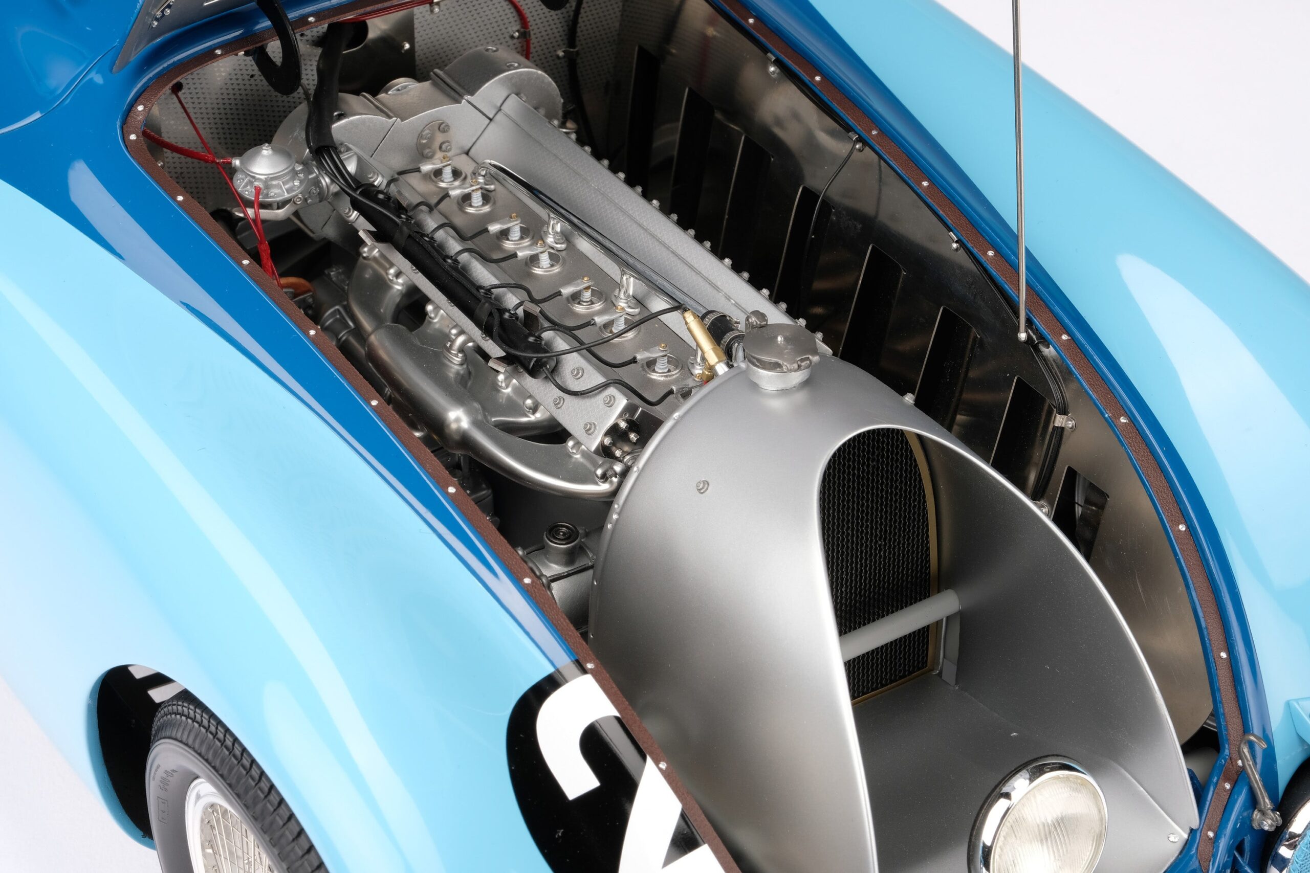 Amalgam Bugatti Type 57G "Tank" 1937 Le Mans Winner - Blau | 1:8 - 画像7