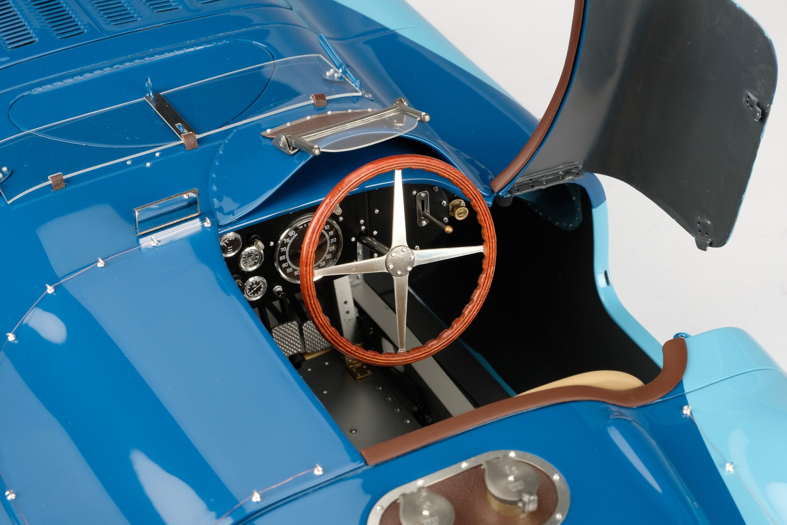 Amalgam Bugatti Type 57G "Tank" 1937 Le Mans Winner - Blau | 1:8 - 画像22