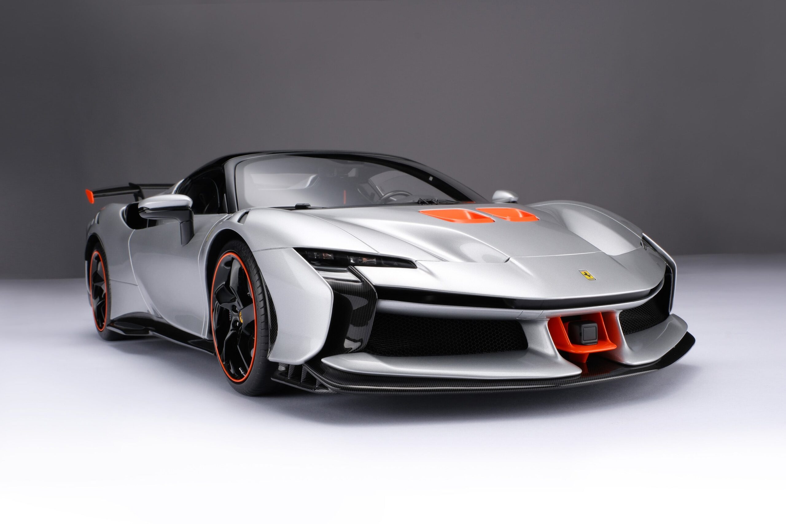 Amalgam Ferrari SF90 XX Spider - Silber | 1:8 - 画像5