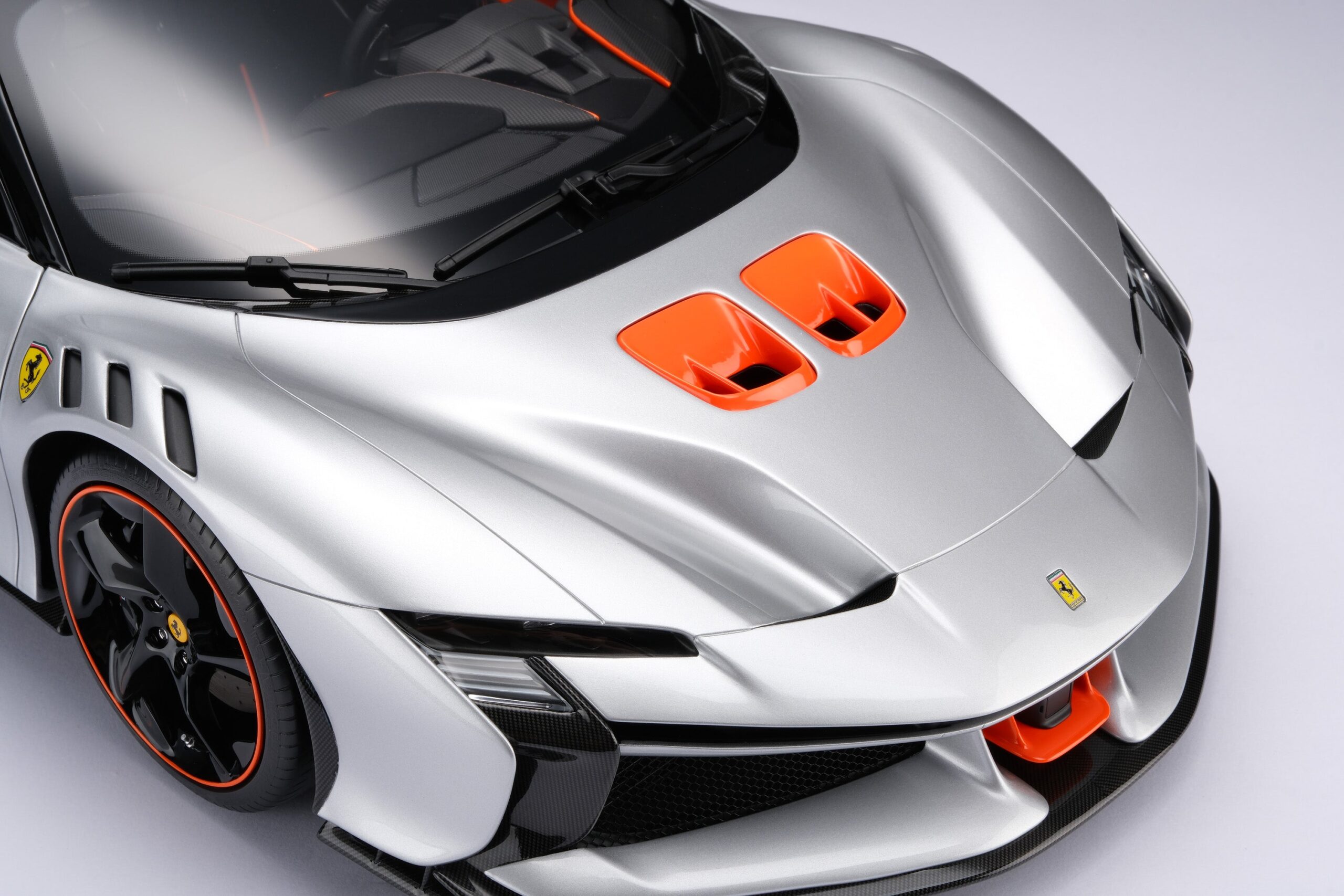 Amalgam Ferrari SF90 XX Spider - Silber | 1:8 - 画像24
