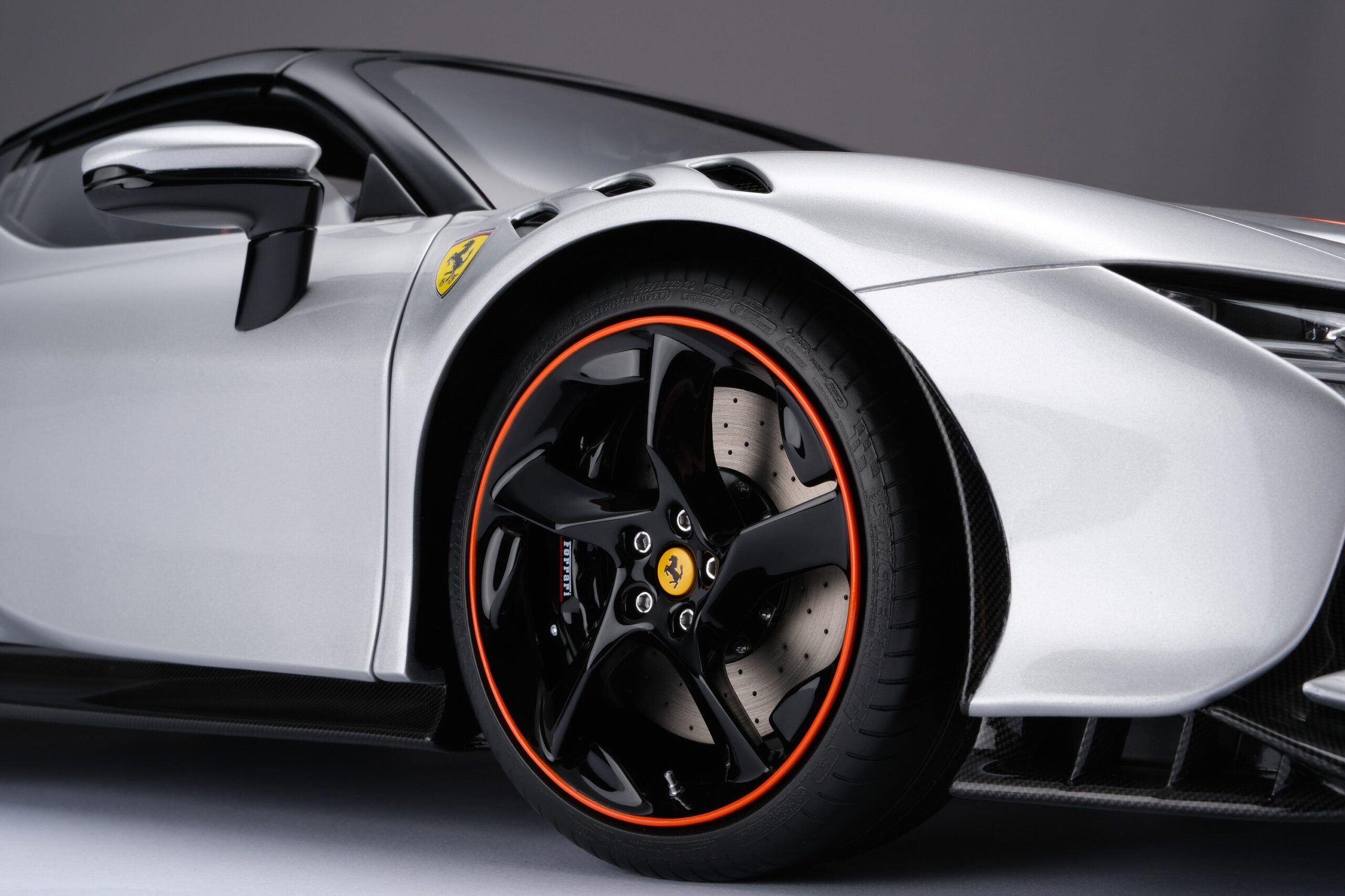 Amalgam Ferrari SF90 XX Spider - Silber | 1:8 - 画像23